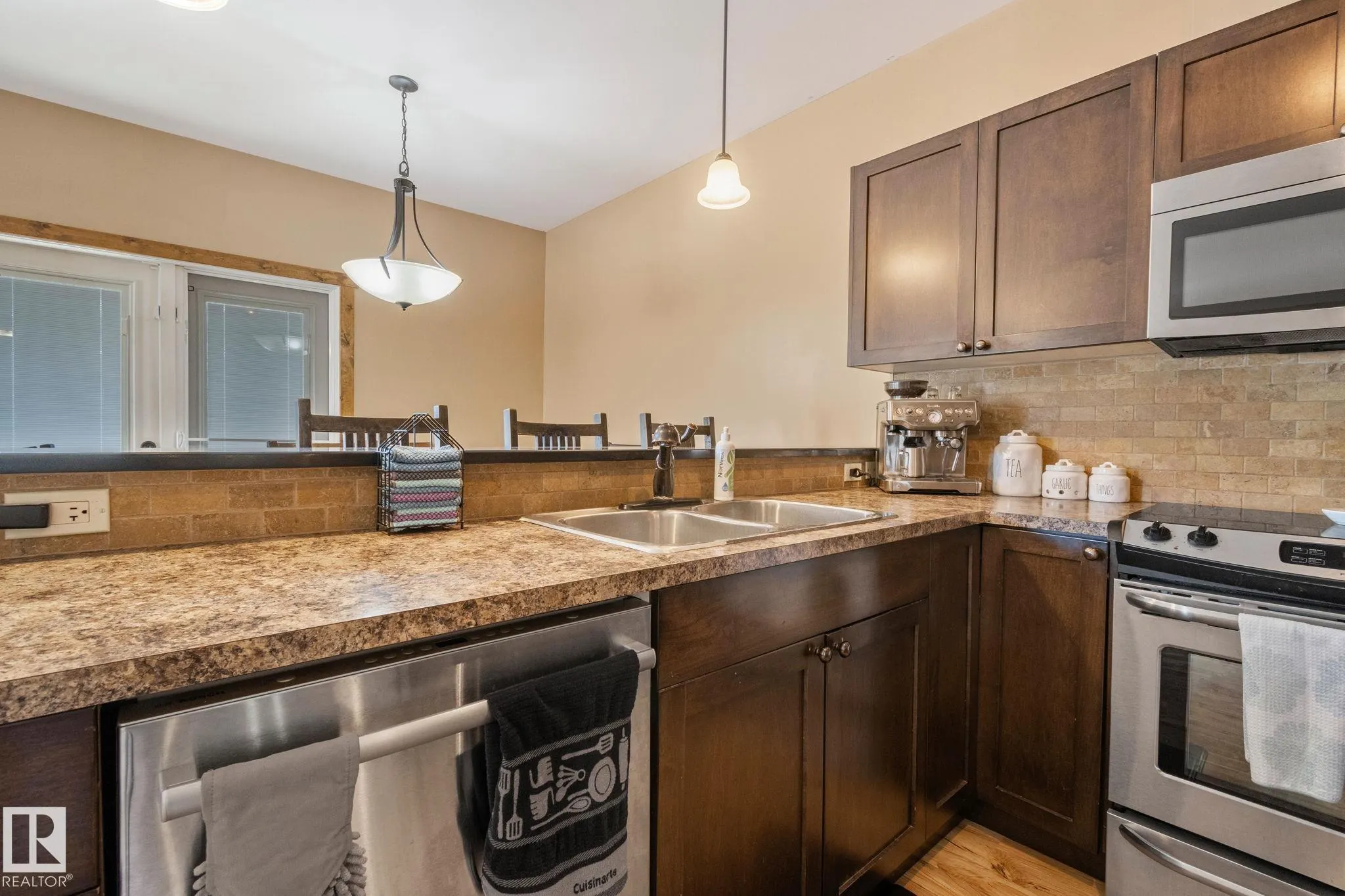 2402 Graybriar GR