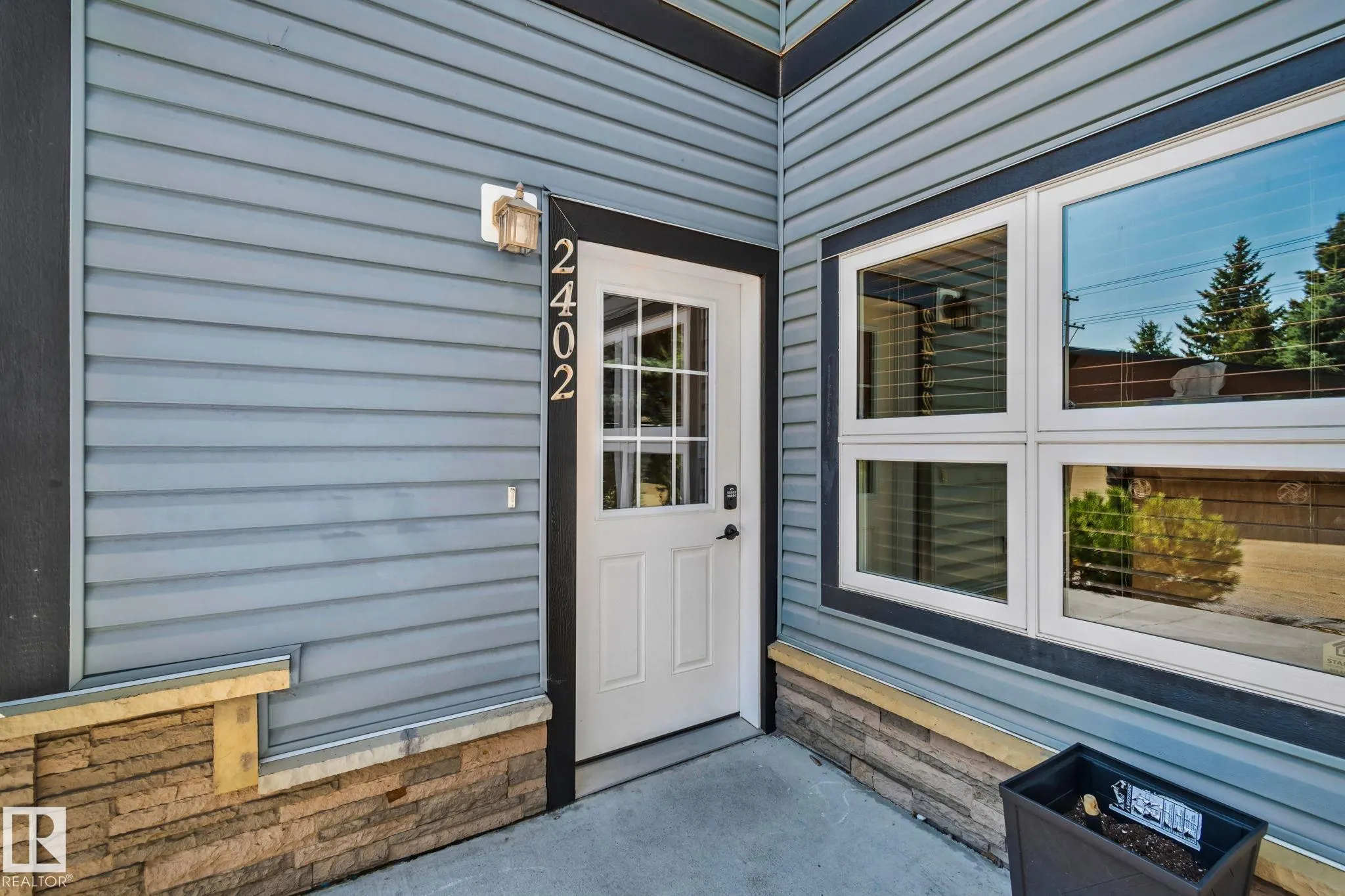 2402 Graybriar GR