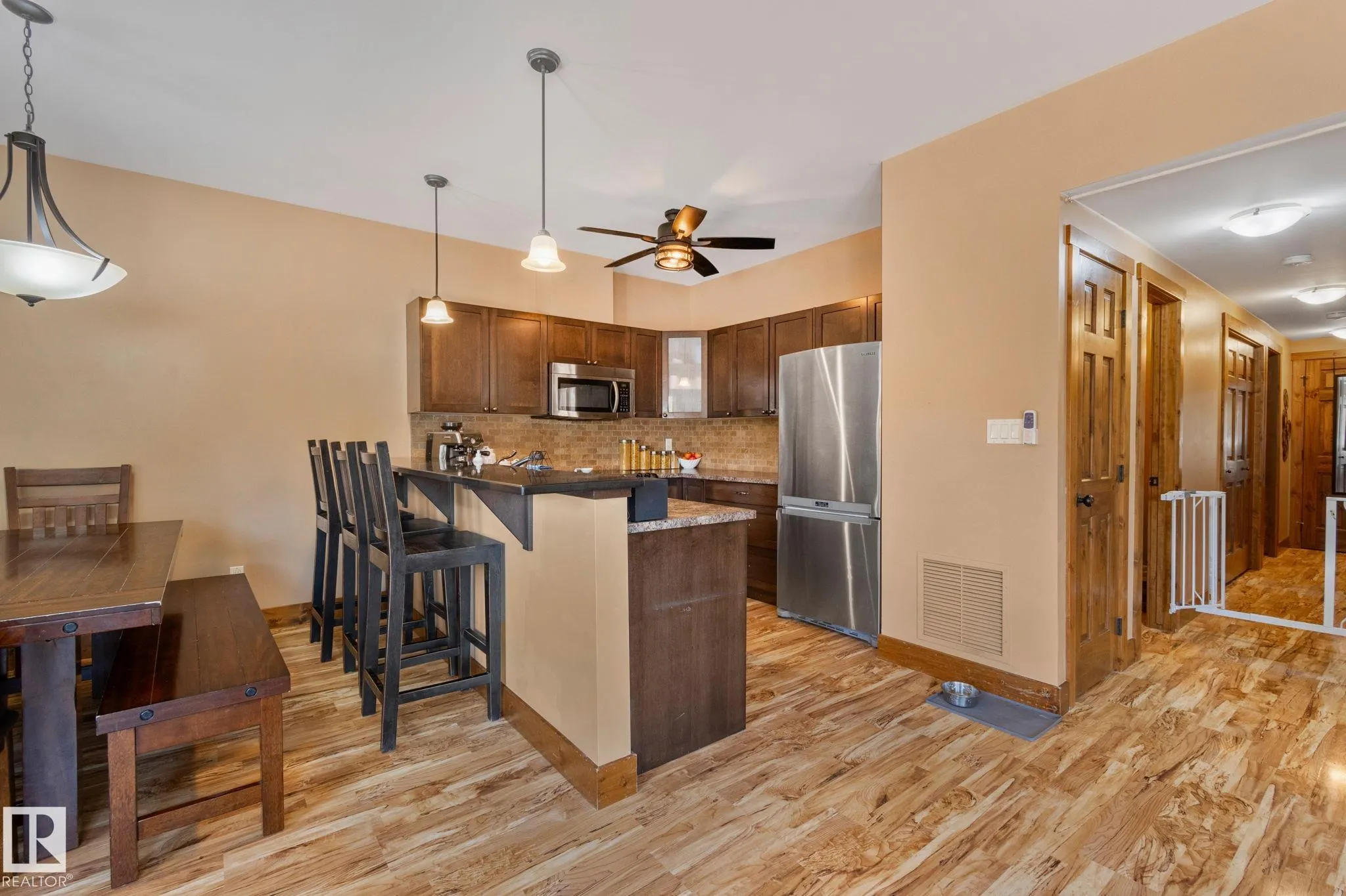 2402 Graybriar GR
