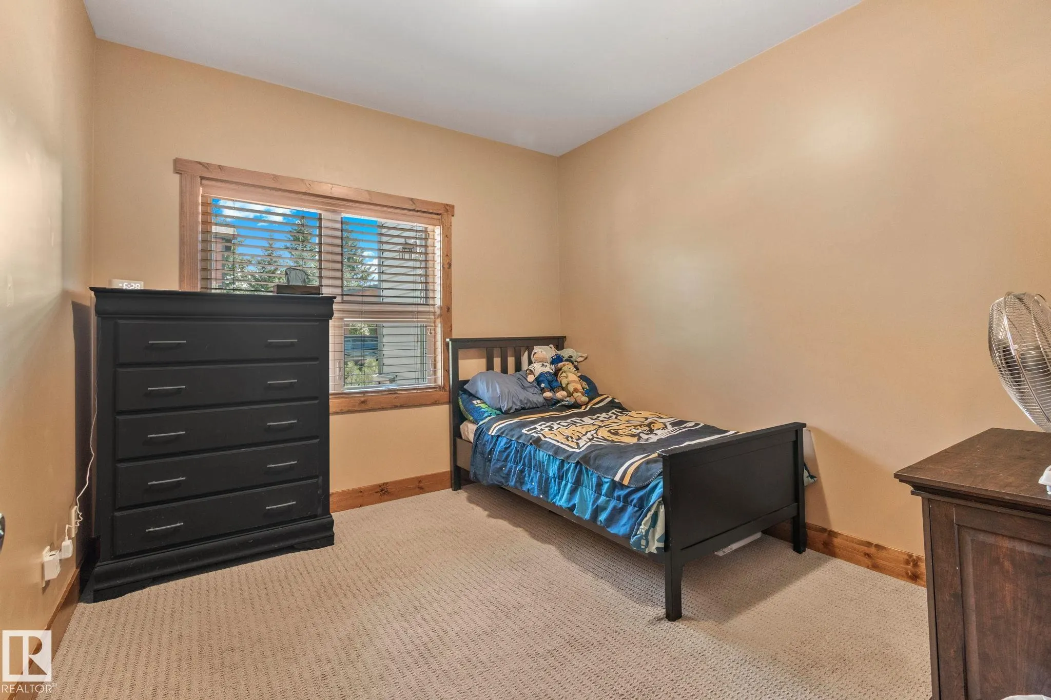 2402 Graybriar GR