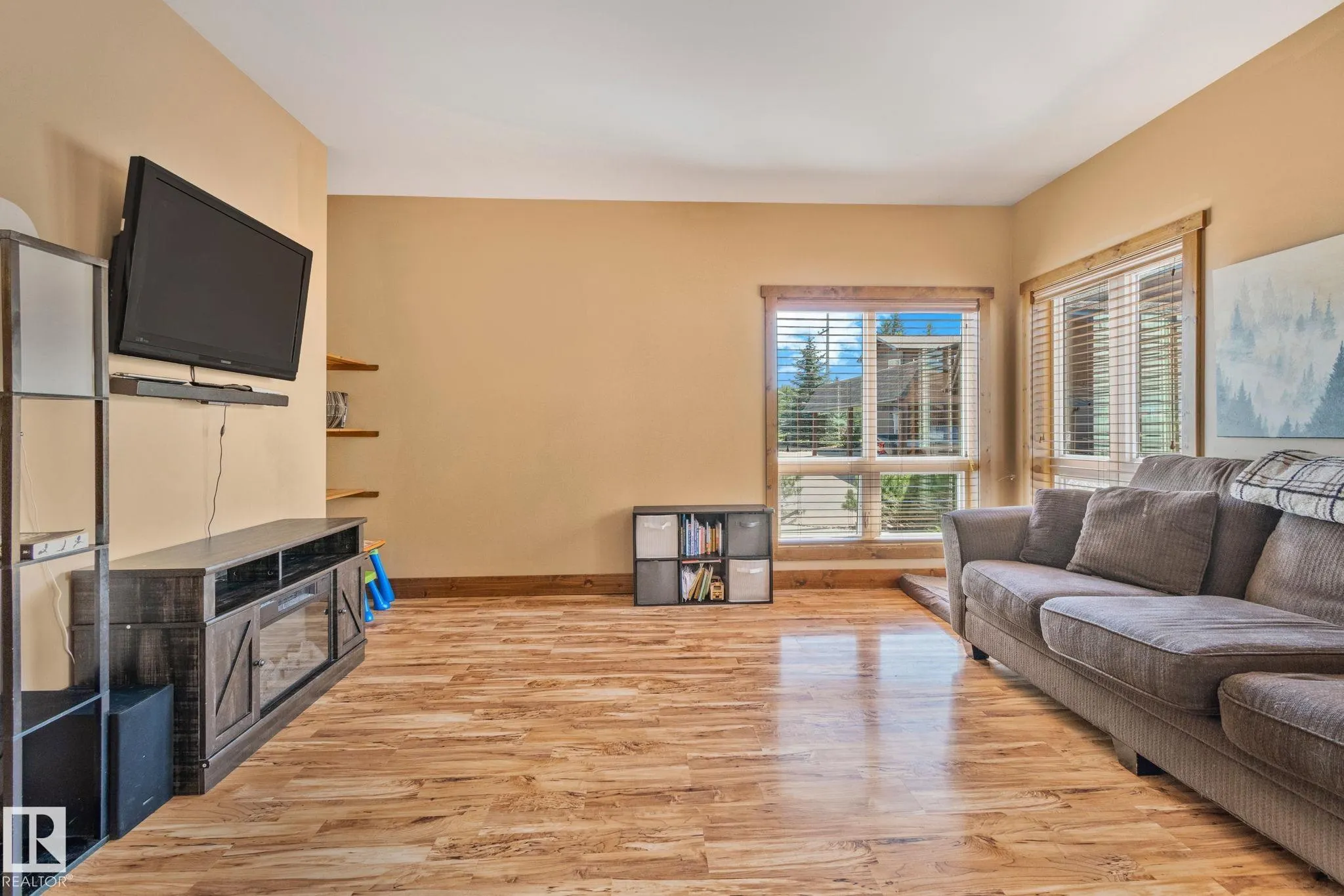 2402 Graybriar GR