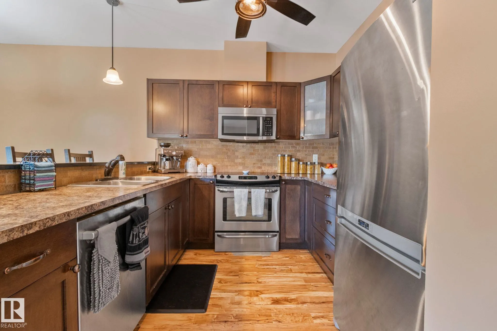2402 Graybriar GR