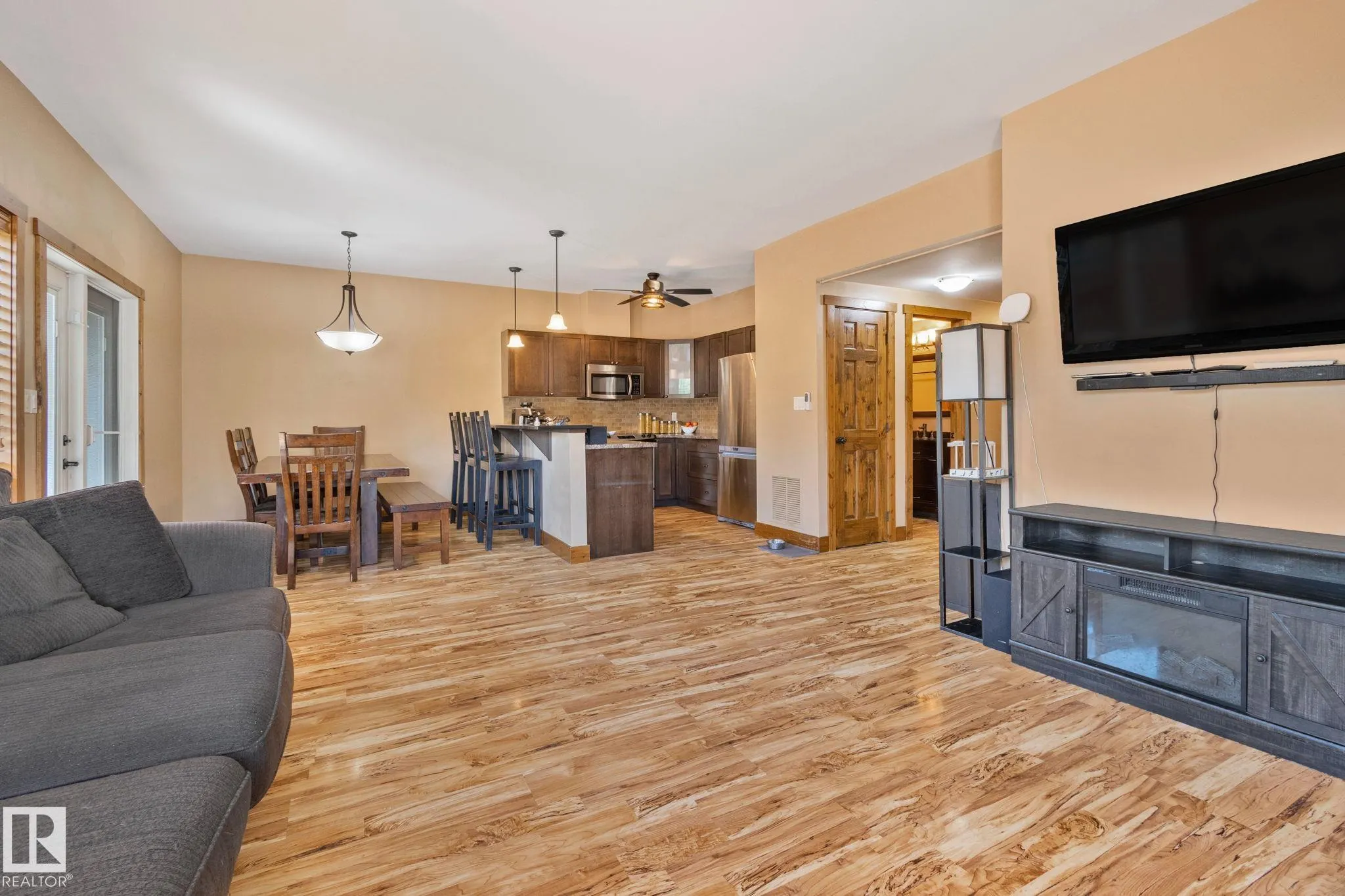 2402 Graybriar GR