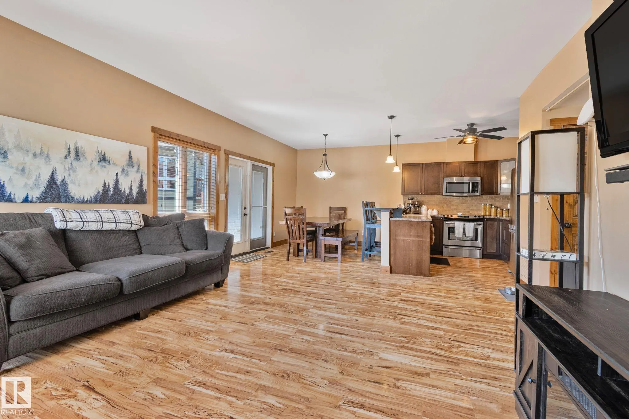 2402 Graybriar GR