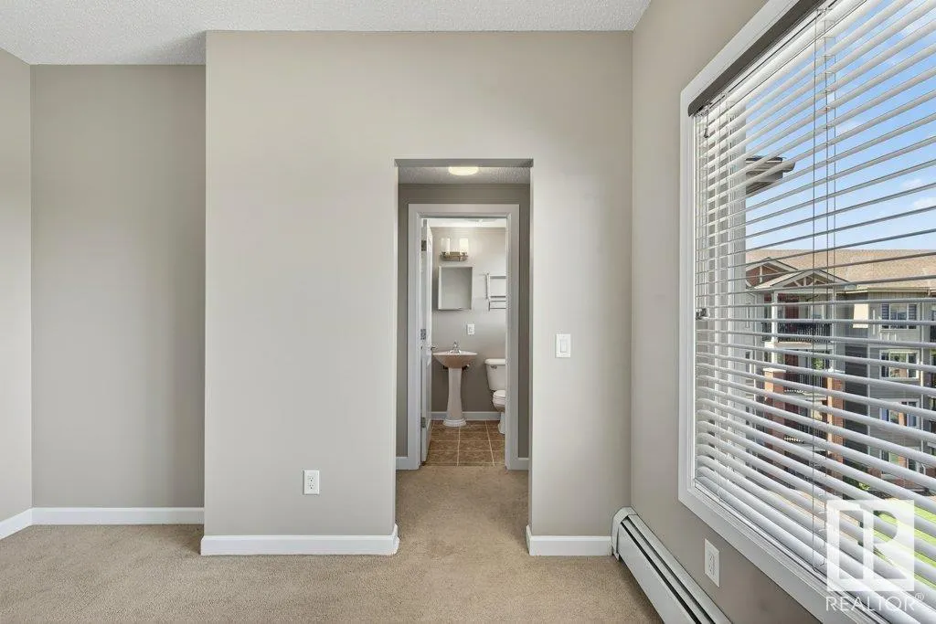 3715 WHITELAW Lane