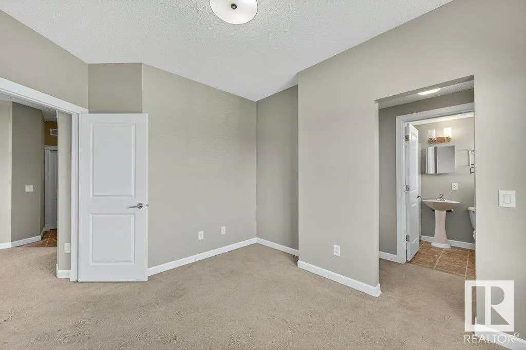 3715 WHITELAW Lane