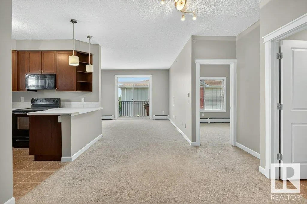 3715 WHITELAW Lane