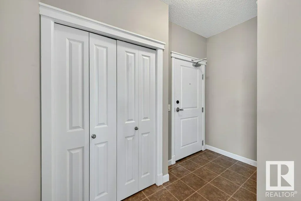 3715 WHITELAW Lane