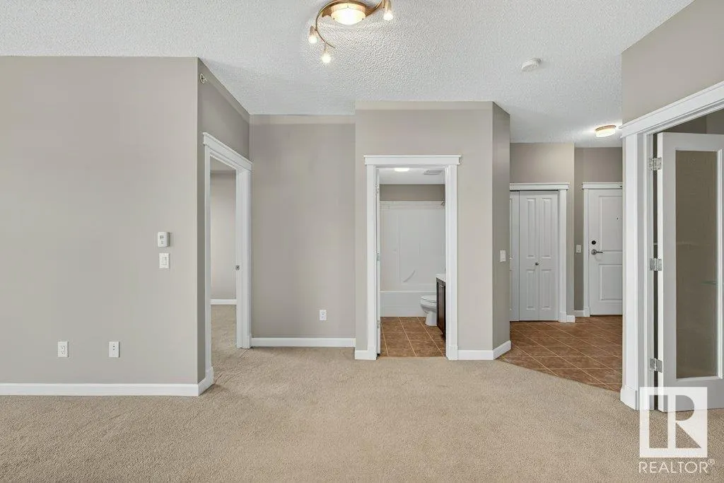 3715 WHITELAW Lane