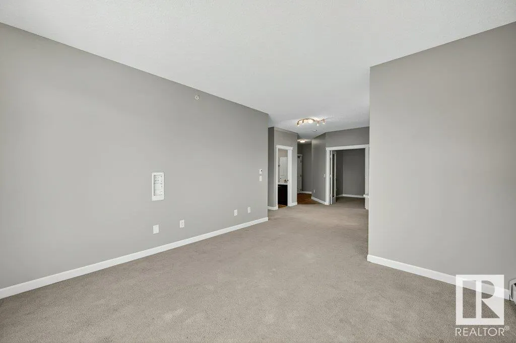 3715 WHITELAW Lane