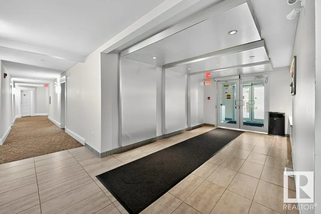 3715 WHITELAW Lane