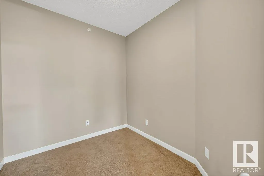 3715 WHITELAW Lane
