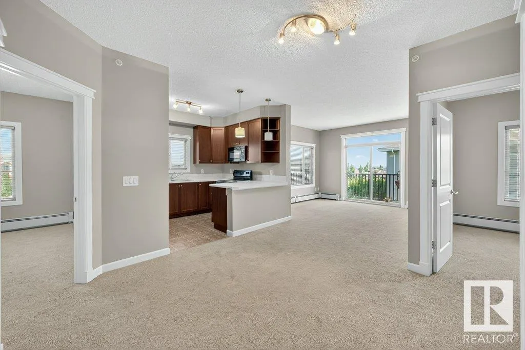3715 WHITELAW Lane