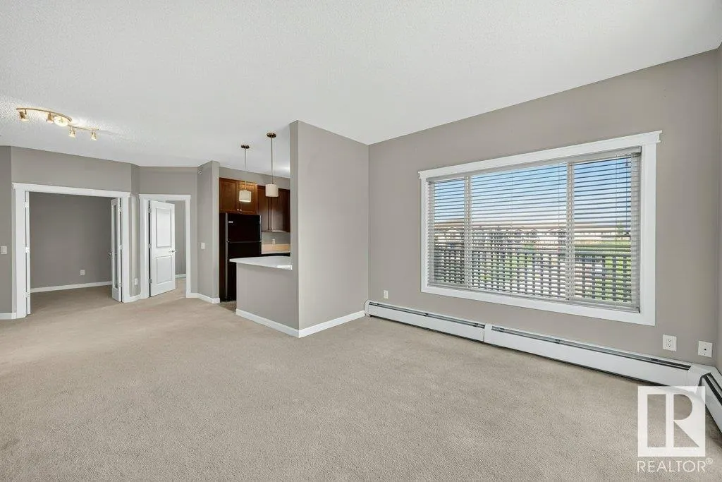 3715 WHITELAW Lane