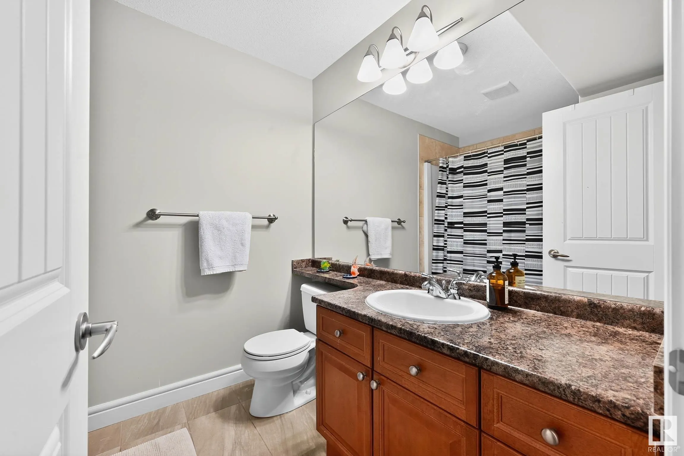 13 OAKCREST Terrace