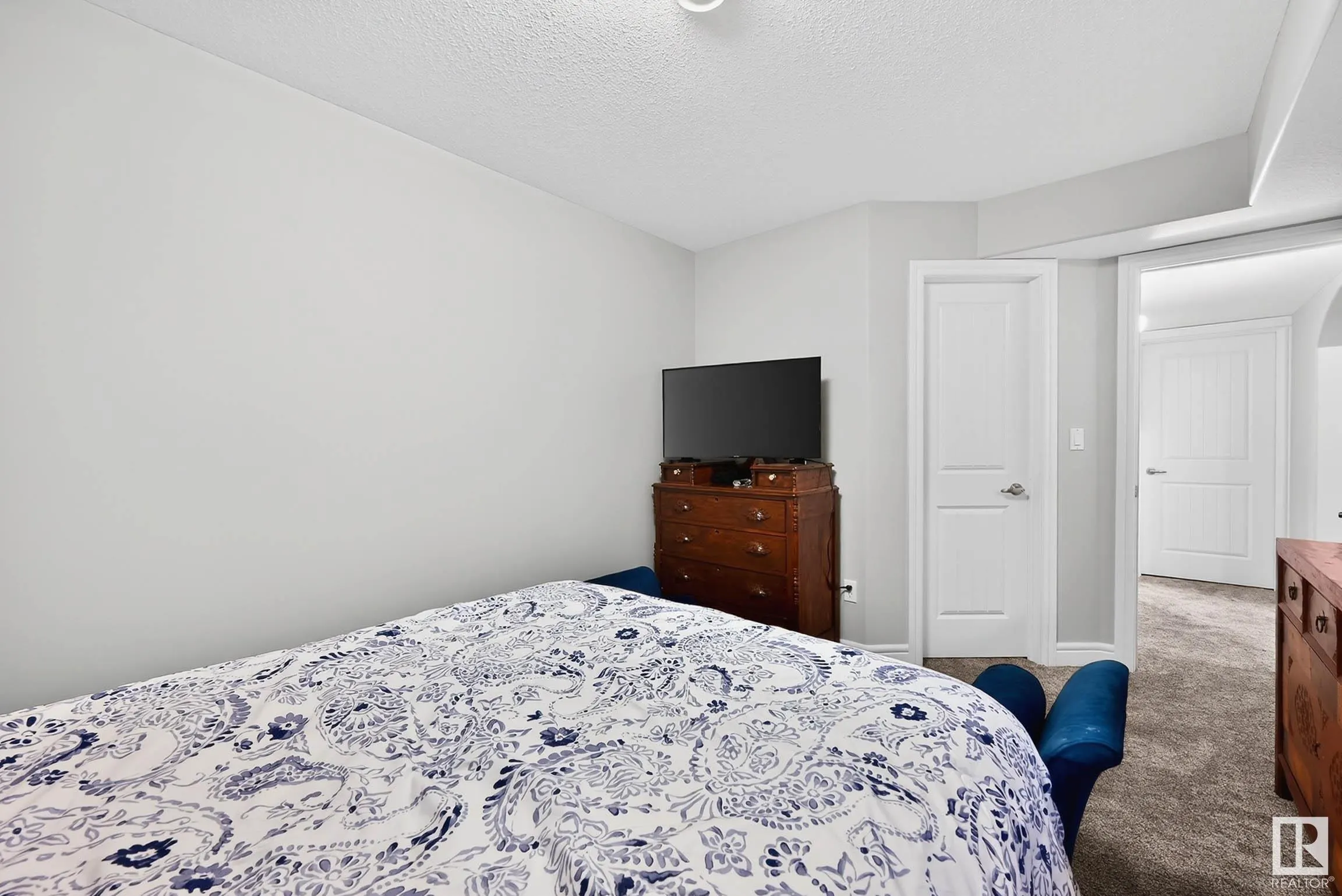 13 OAKCREST Terrace