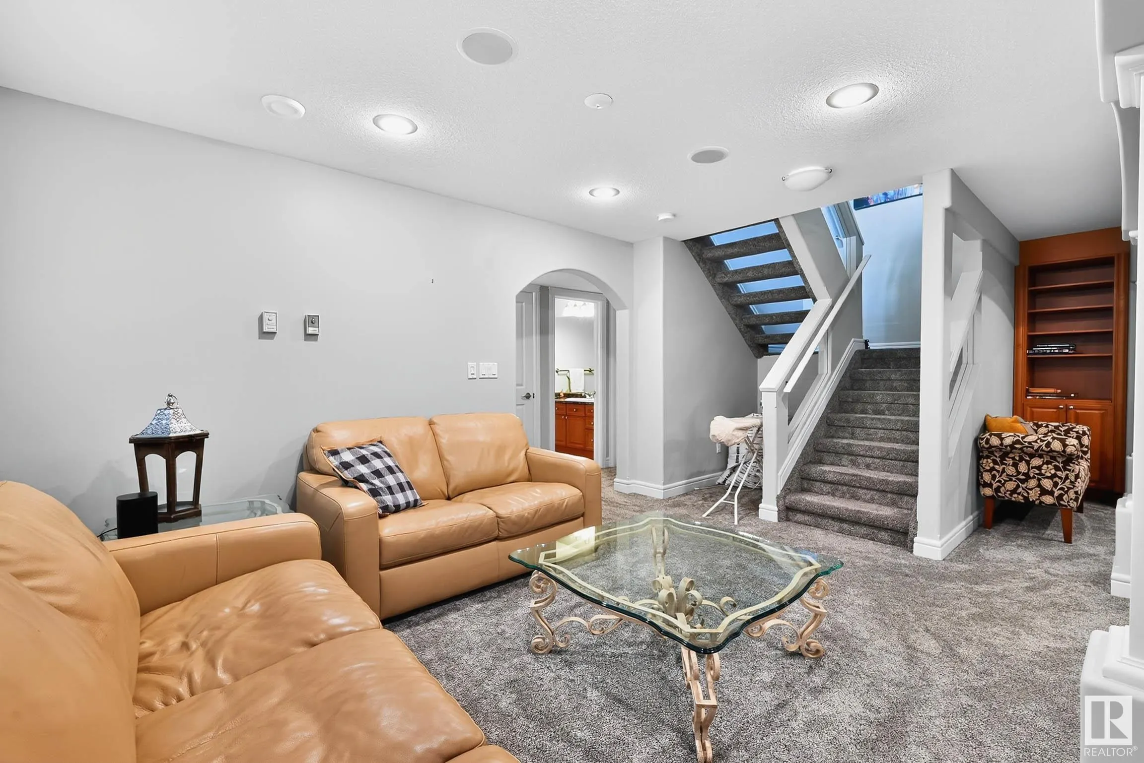 13 OAKCREST Terrace