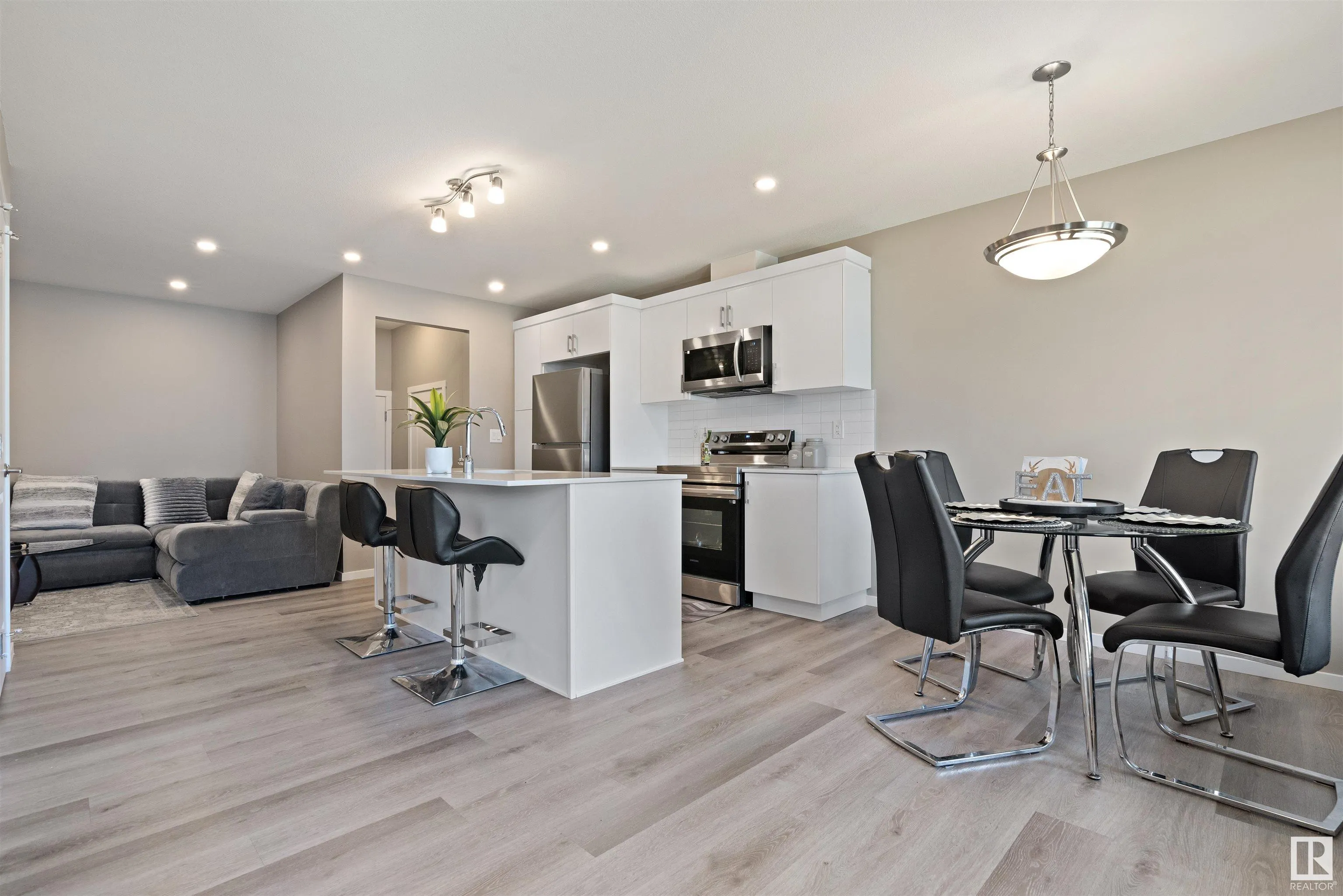 1056 Crestview TC