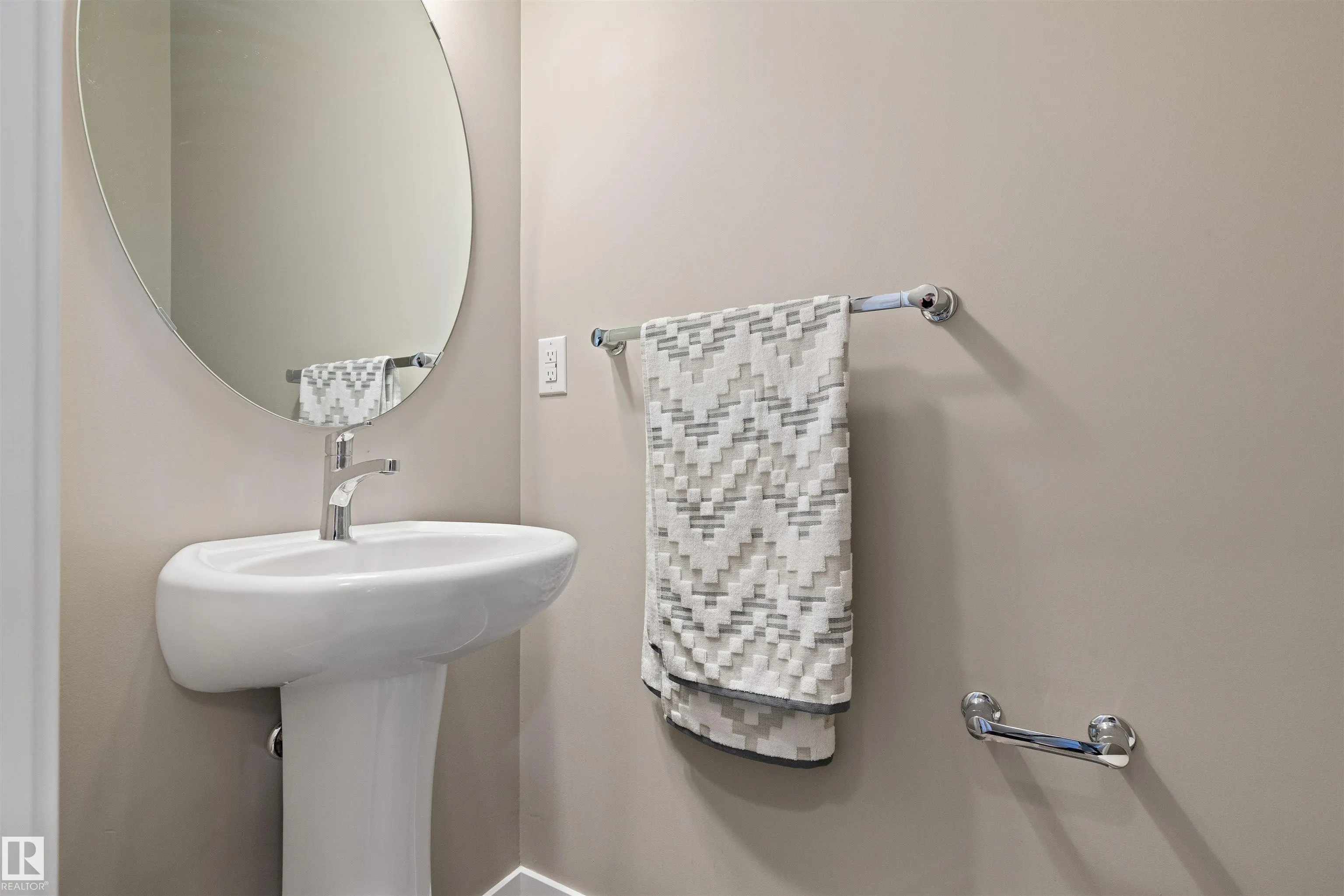 1056 Crestview TC
