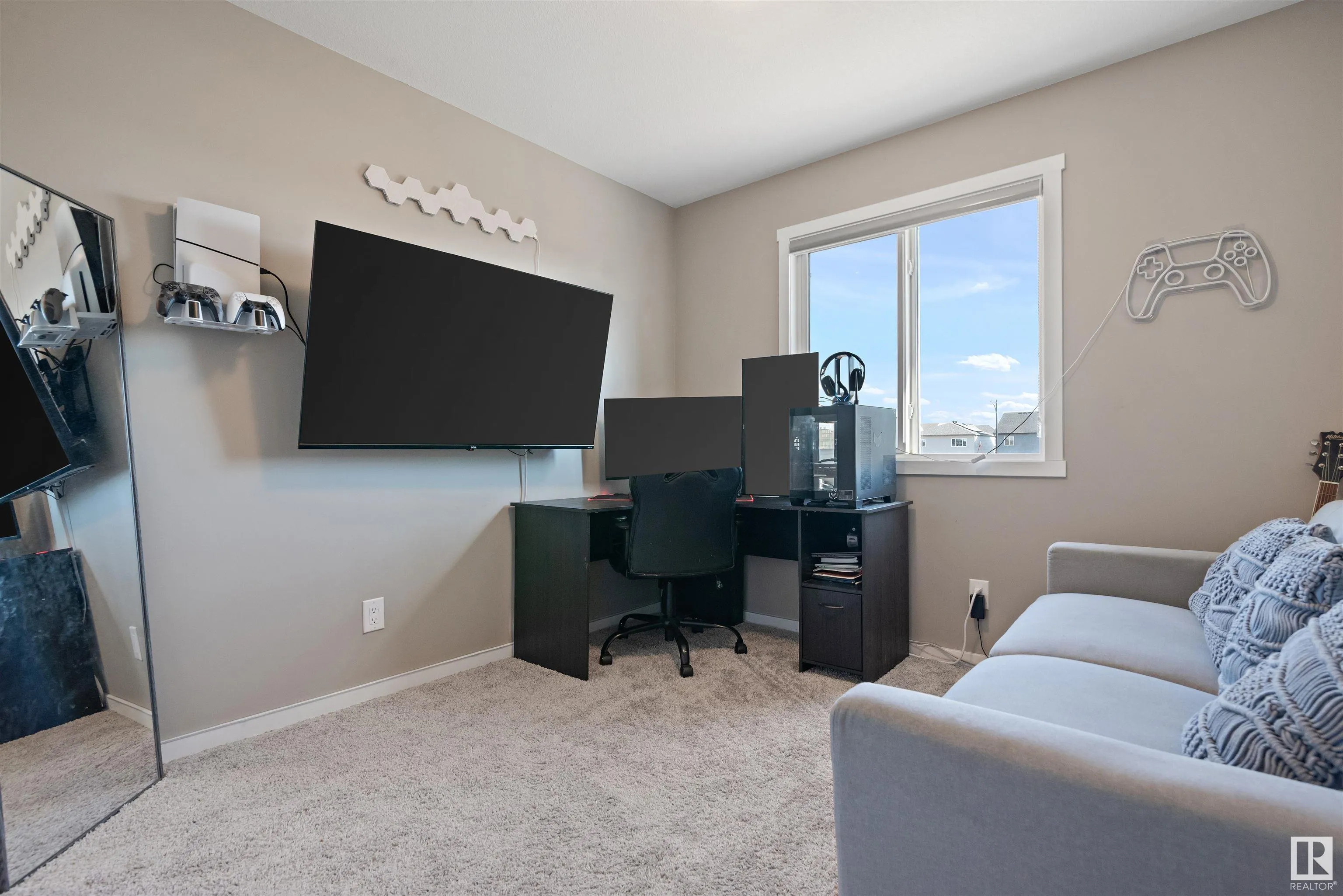 1056 Crestview TC