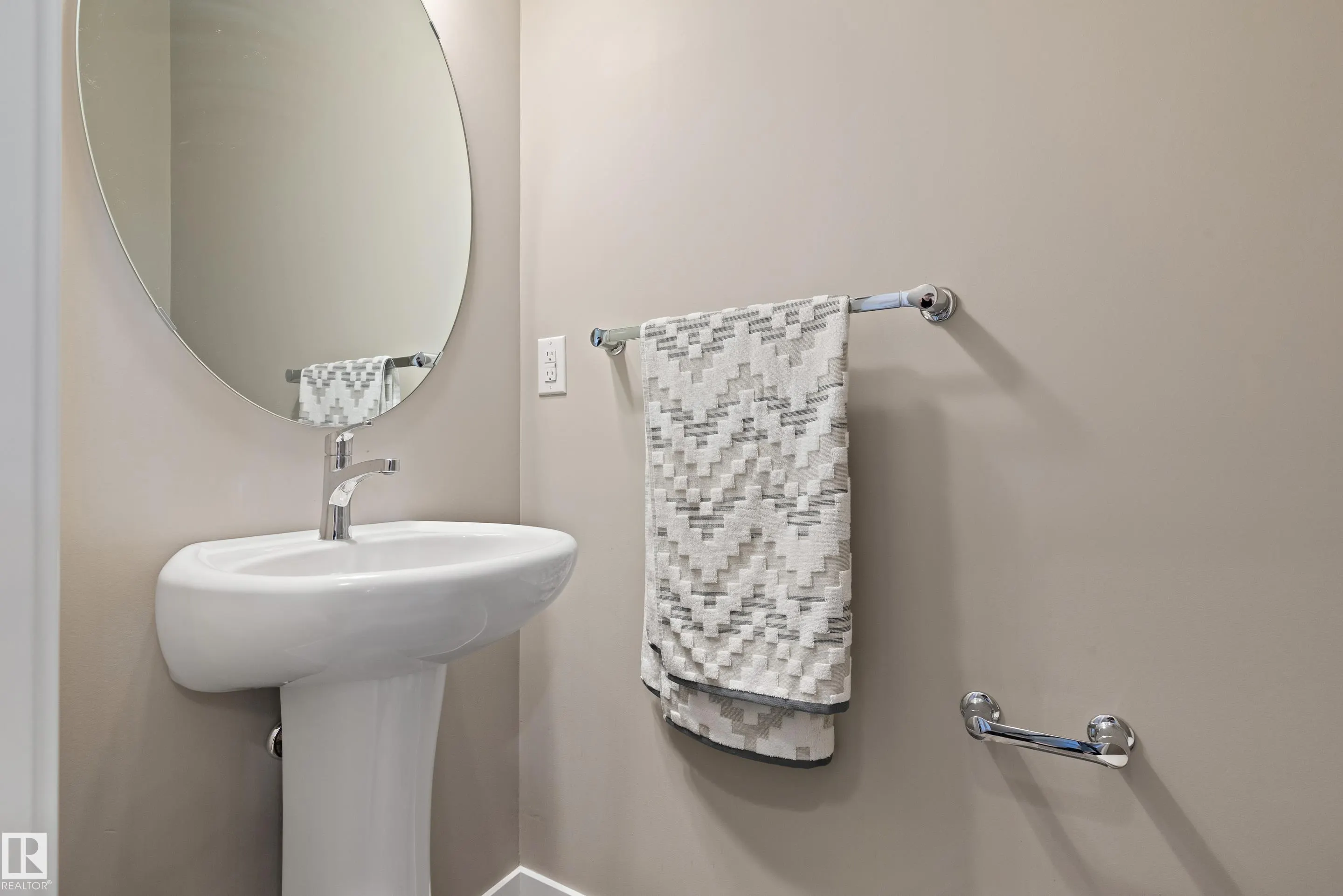 1056 Crestview TC