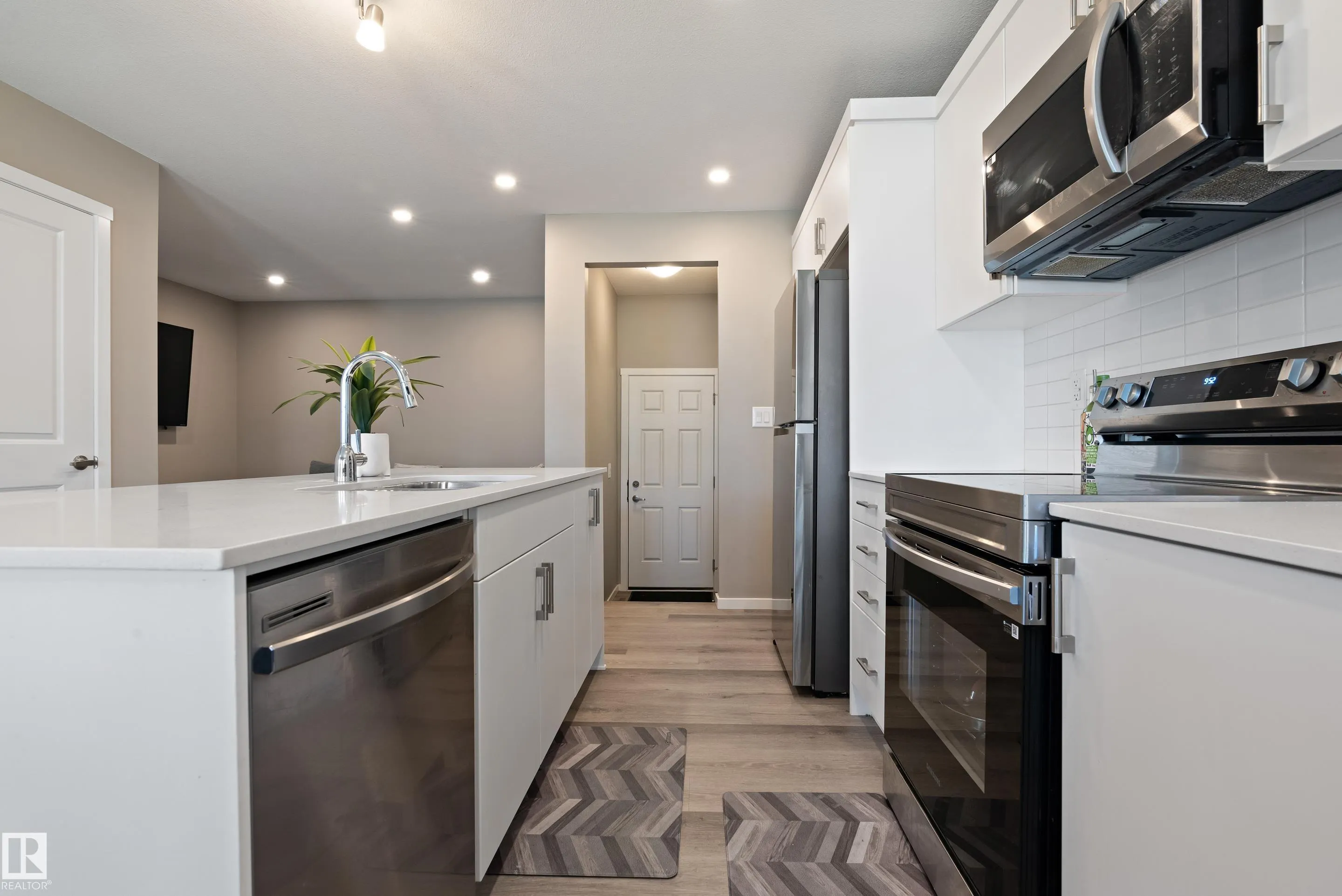 1056 Crestview TC