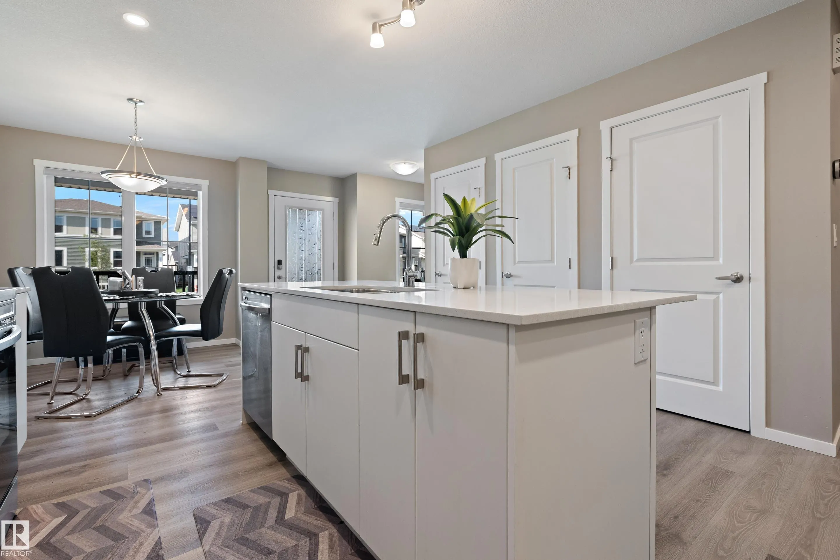 1056 Crestview TC