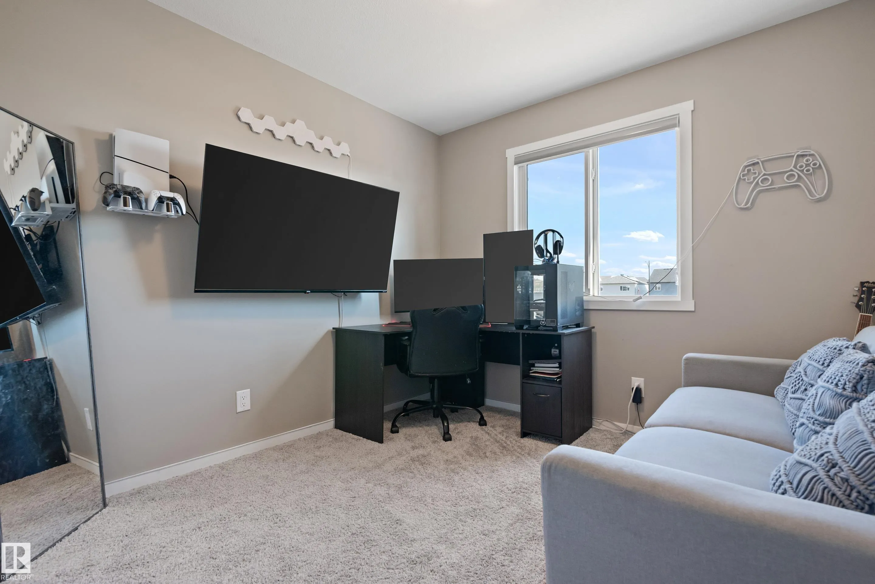 1056 Crestview TC