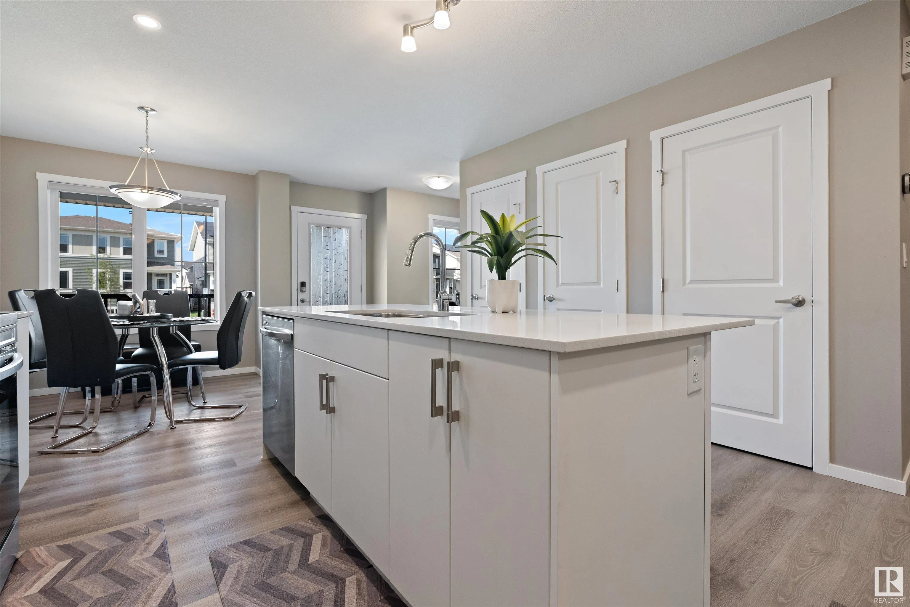1056 Crestview TC
