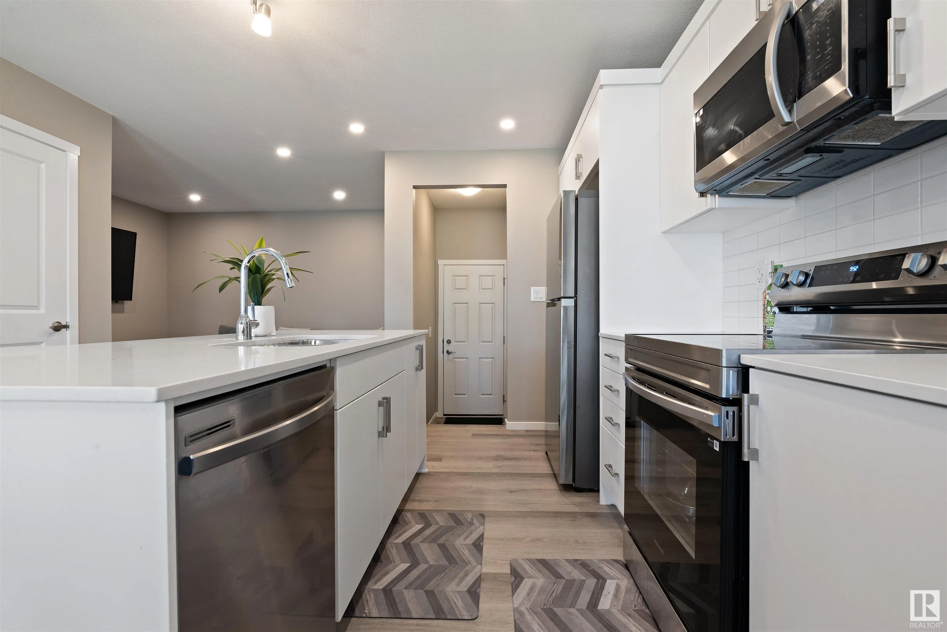 1056 Crestview TC