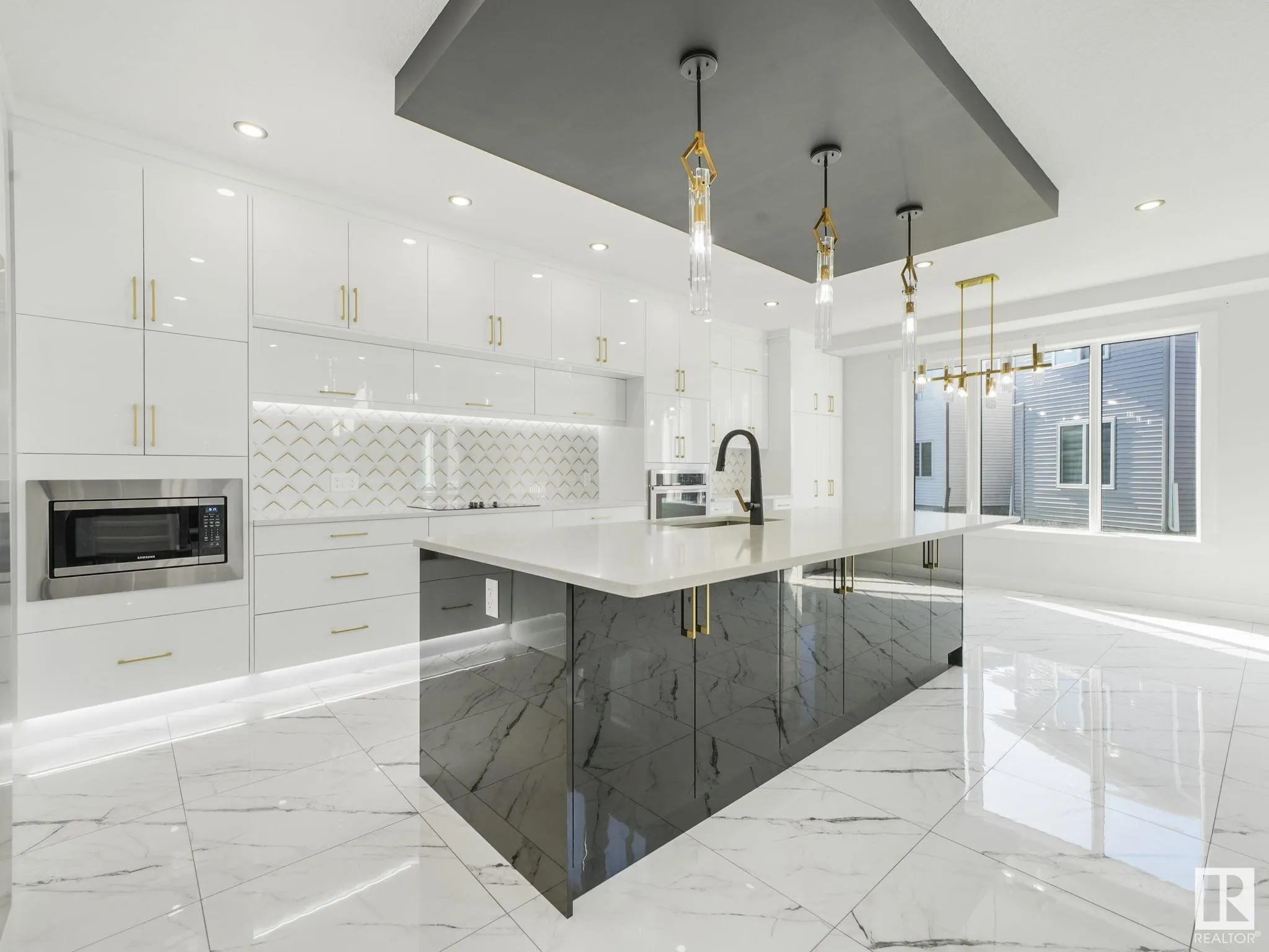 5804 SOLEIL Boulevard
