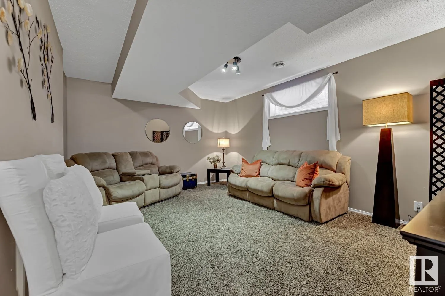 8 LAKEWOOD Cove