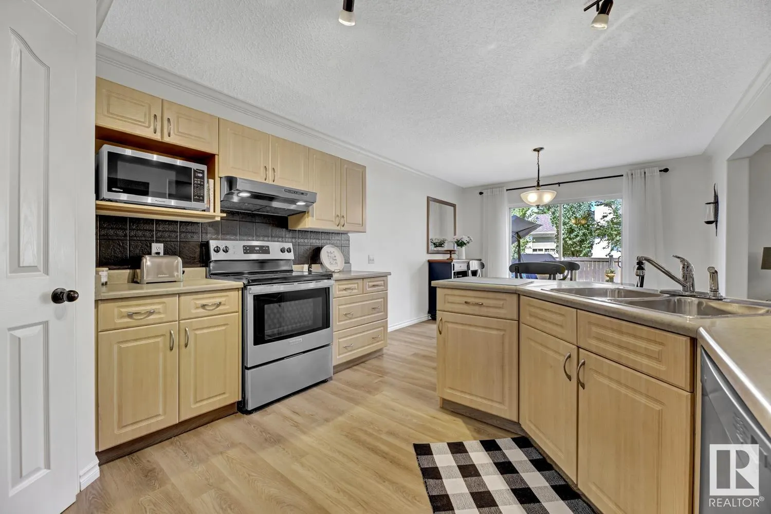 8 LAKEWOOD Cove