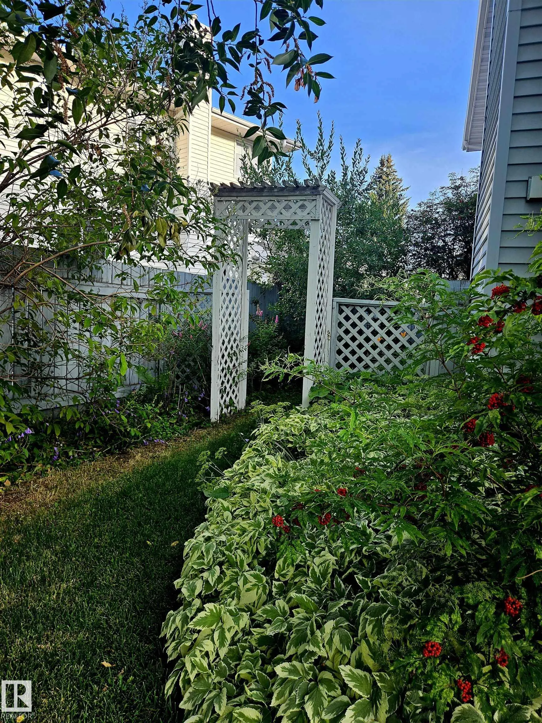 122 GLENCOE Boulevard