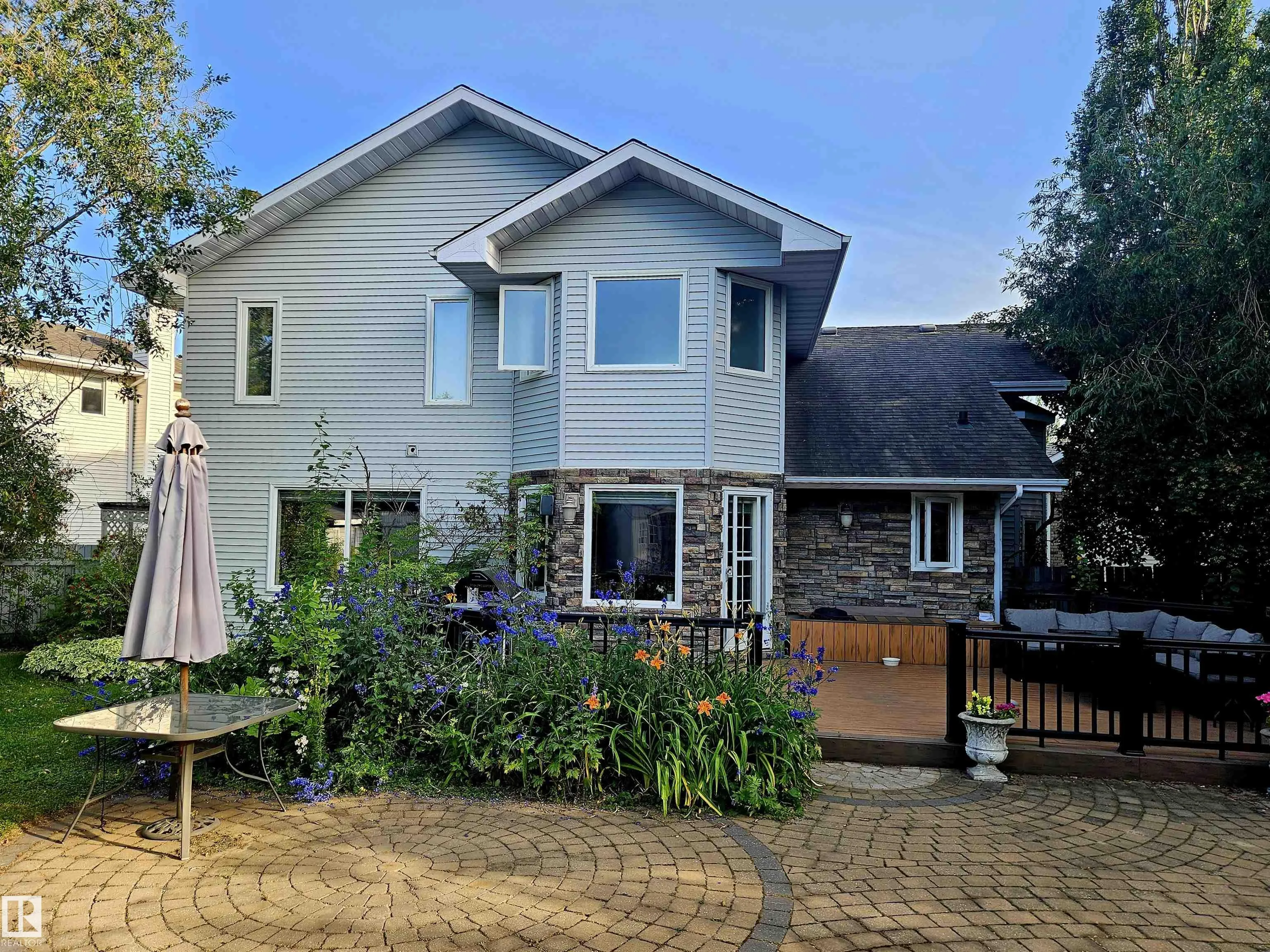 122 GLENCOE Boulevard