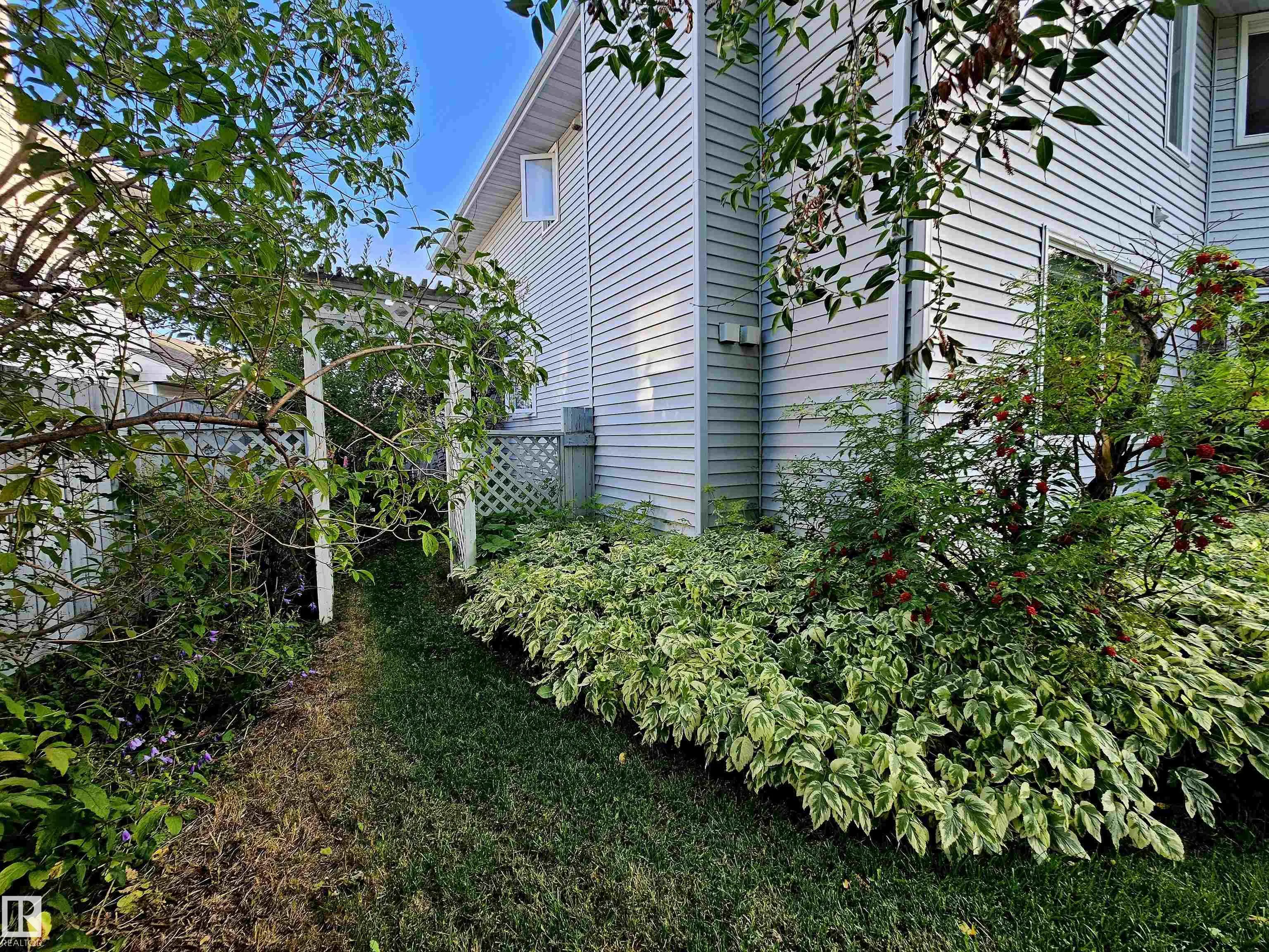 122 GLENCOE Boulevard