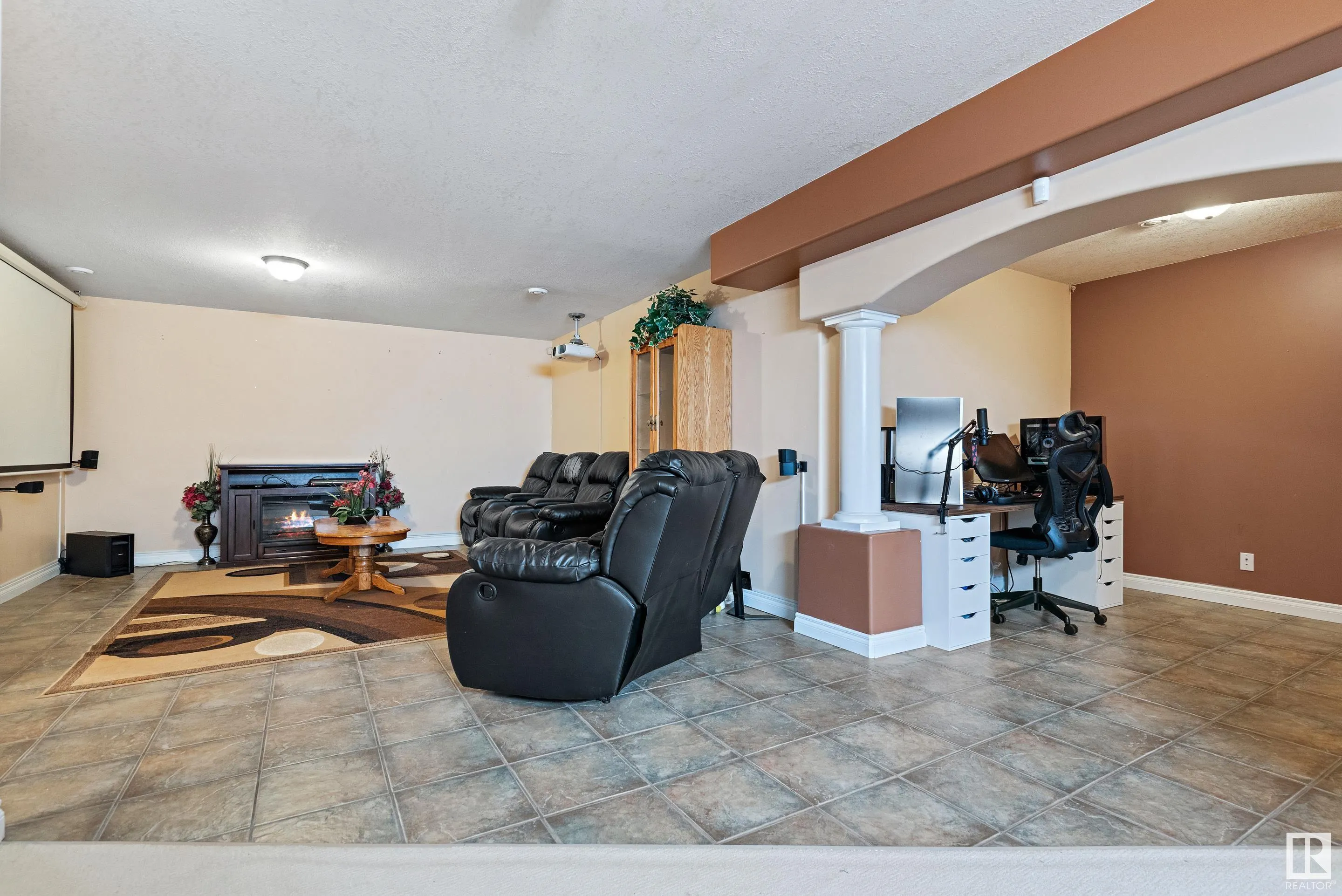 356 CALDERON Crescent
