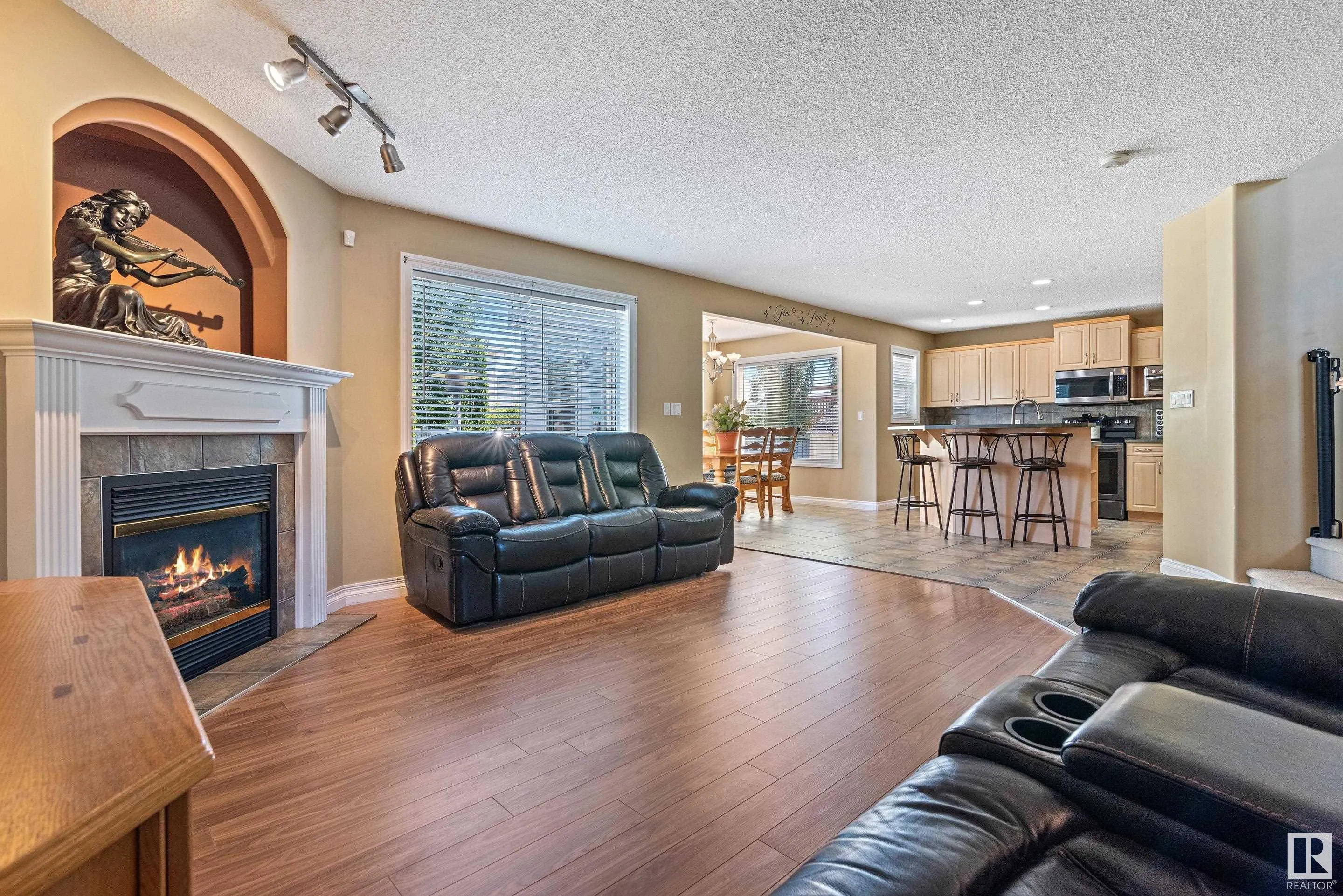 356 CALDERON Crescent
