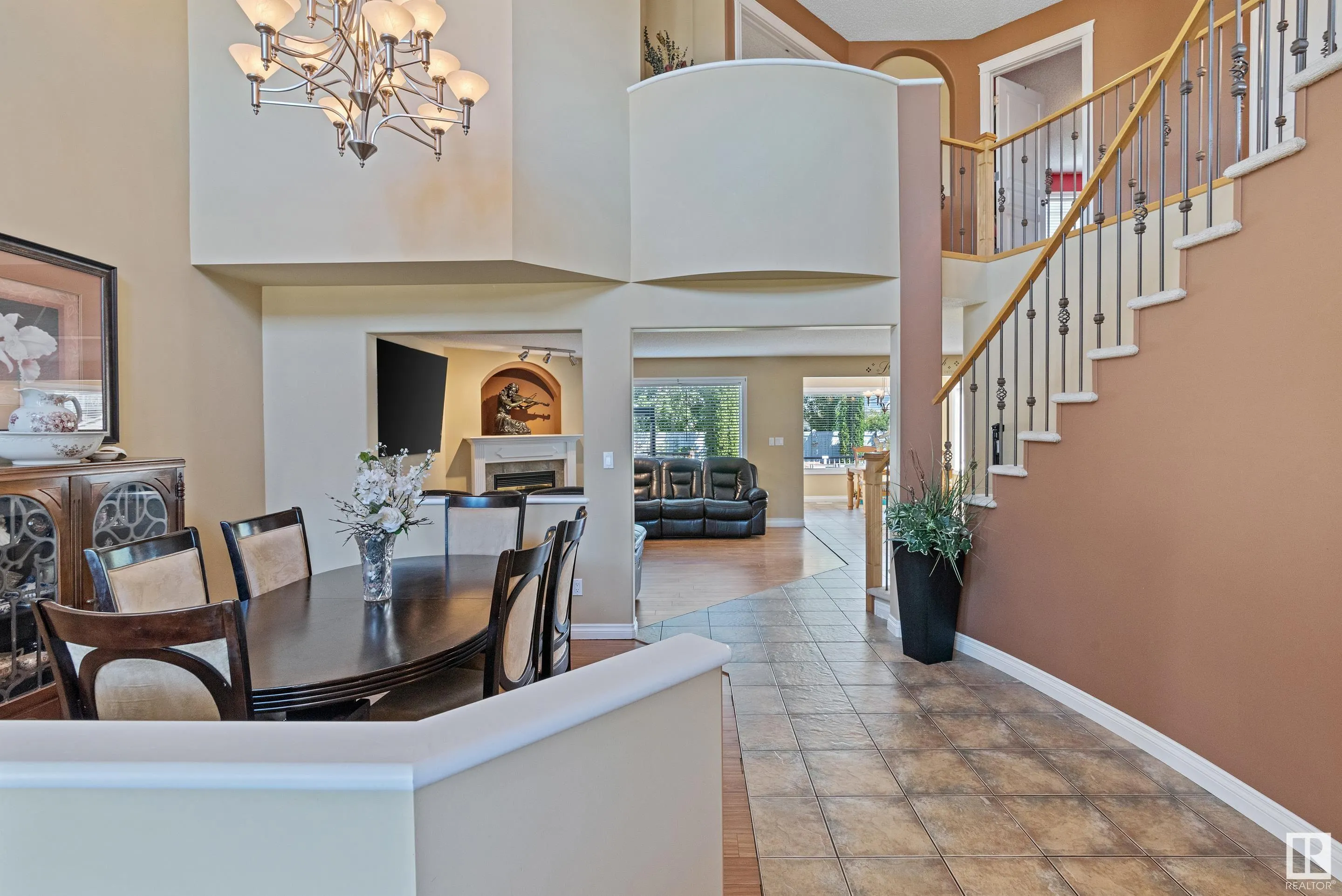 356 CALDERON Crescent
