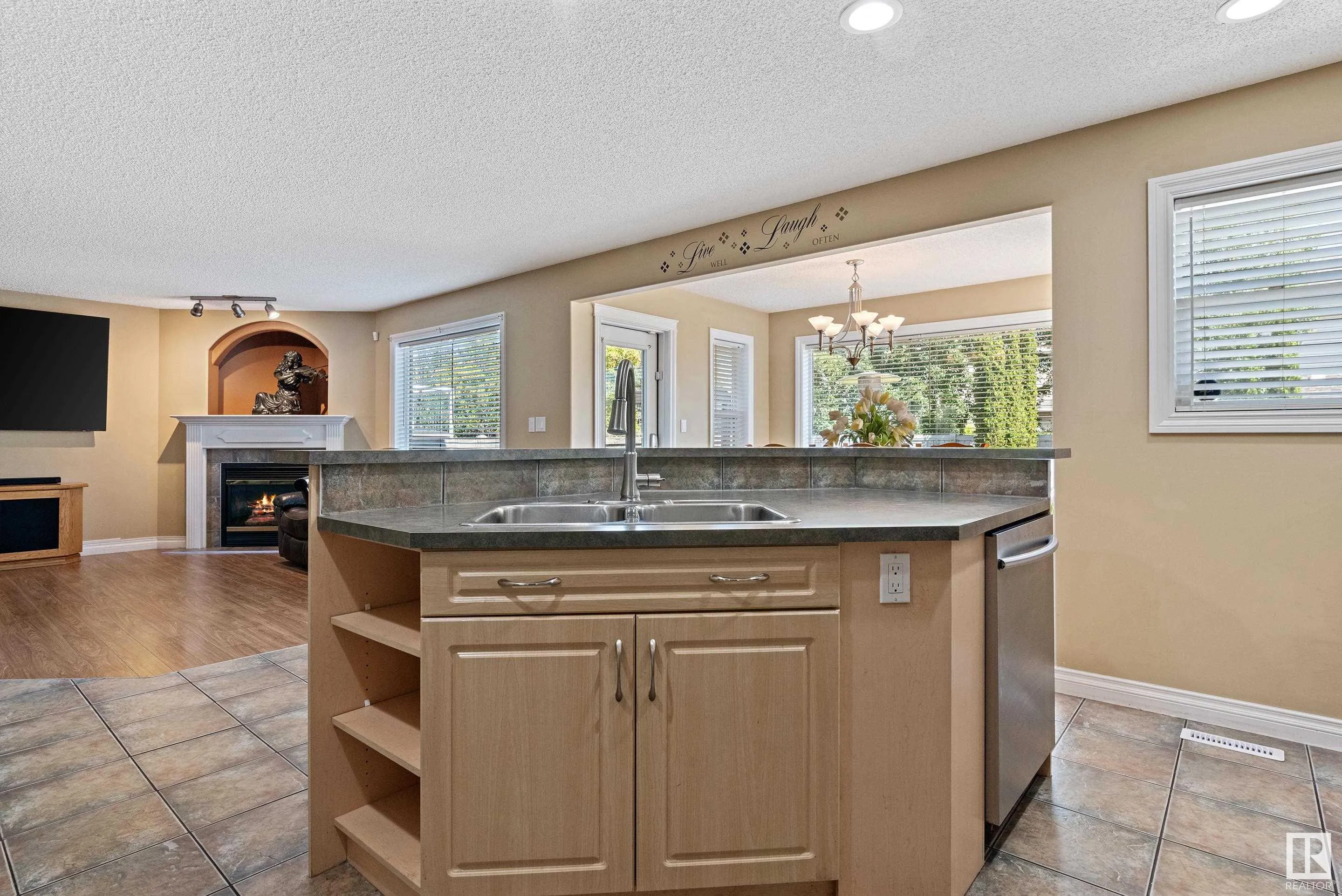 356 CALDERON Crescent
