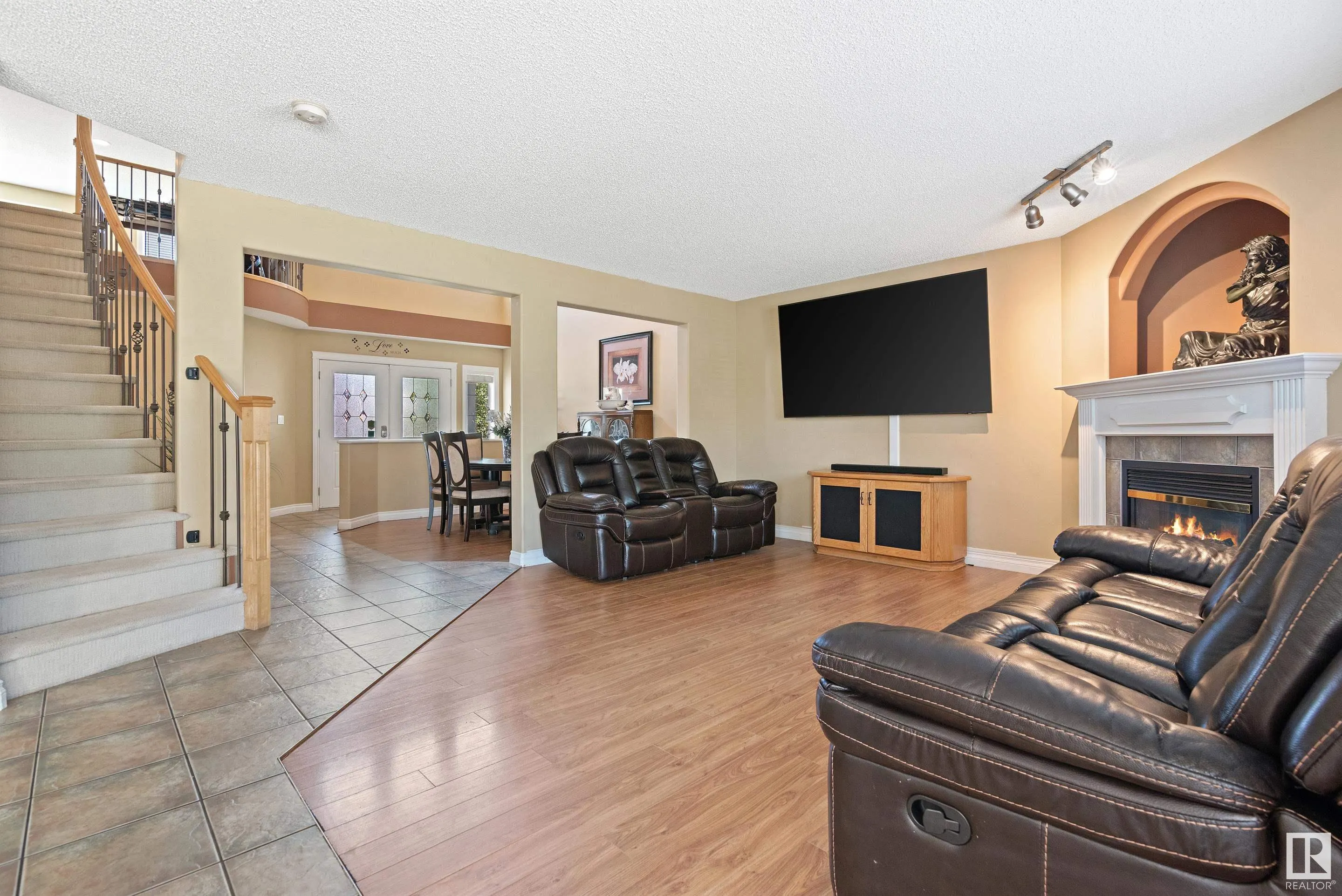 356 CALDERON Crescent
