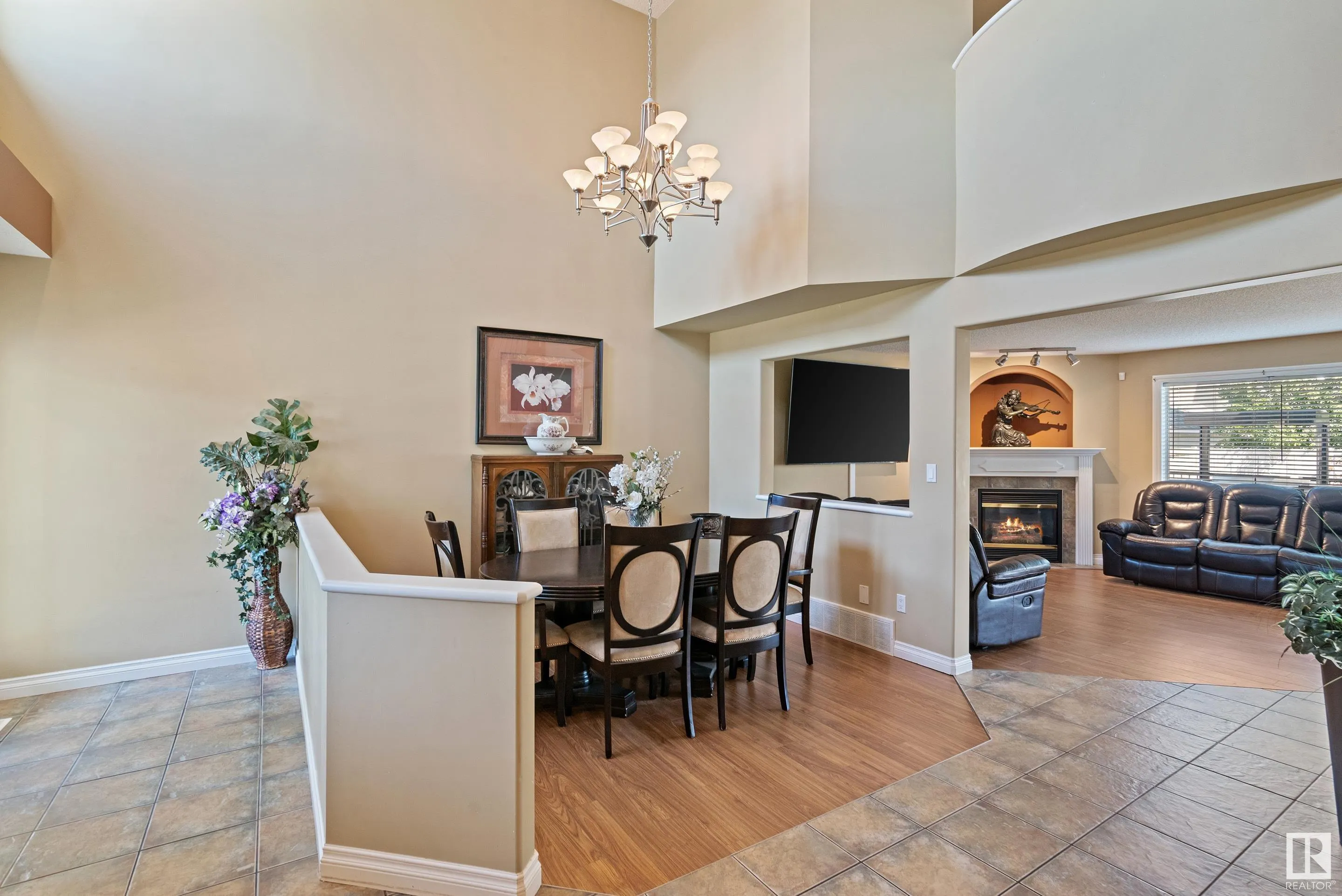 356 CALDERON Crescent
