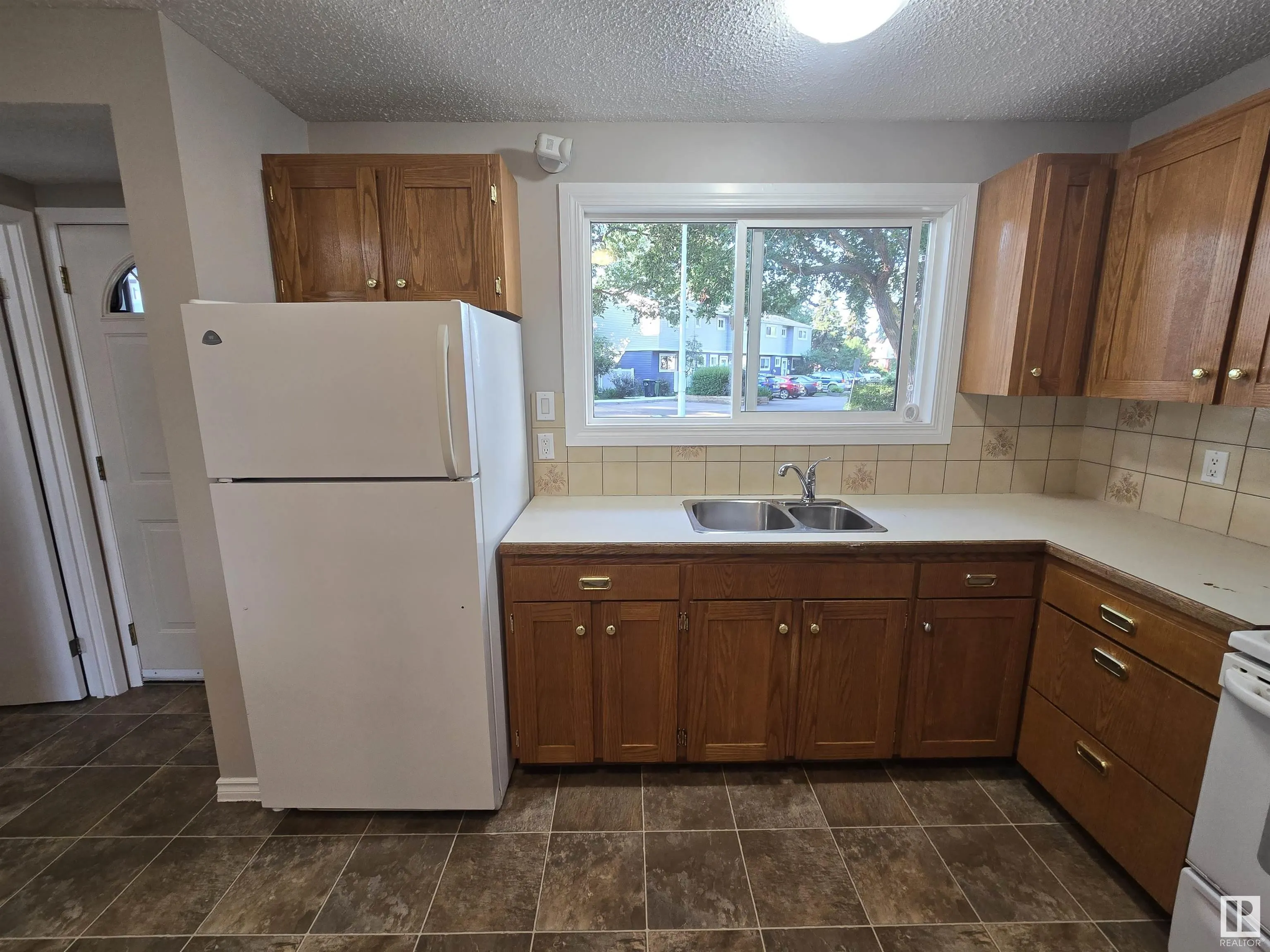 137 Habitat Crescent