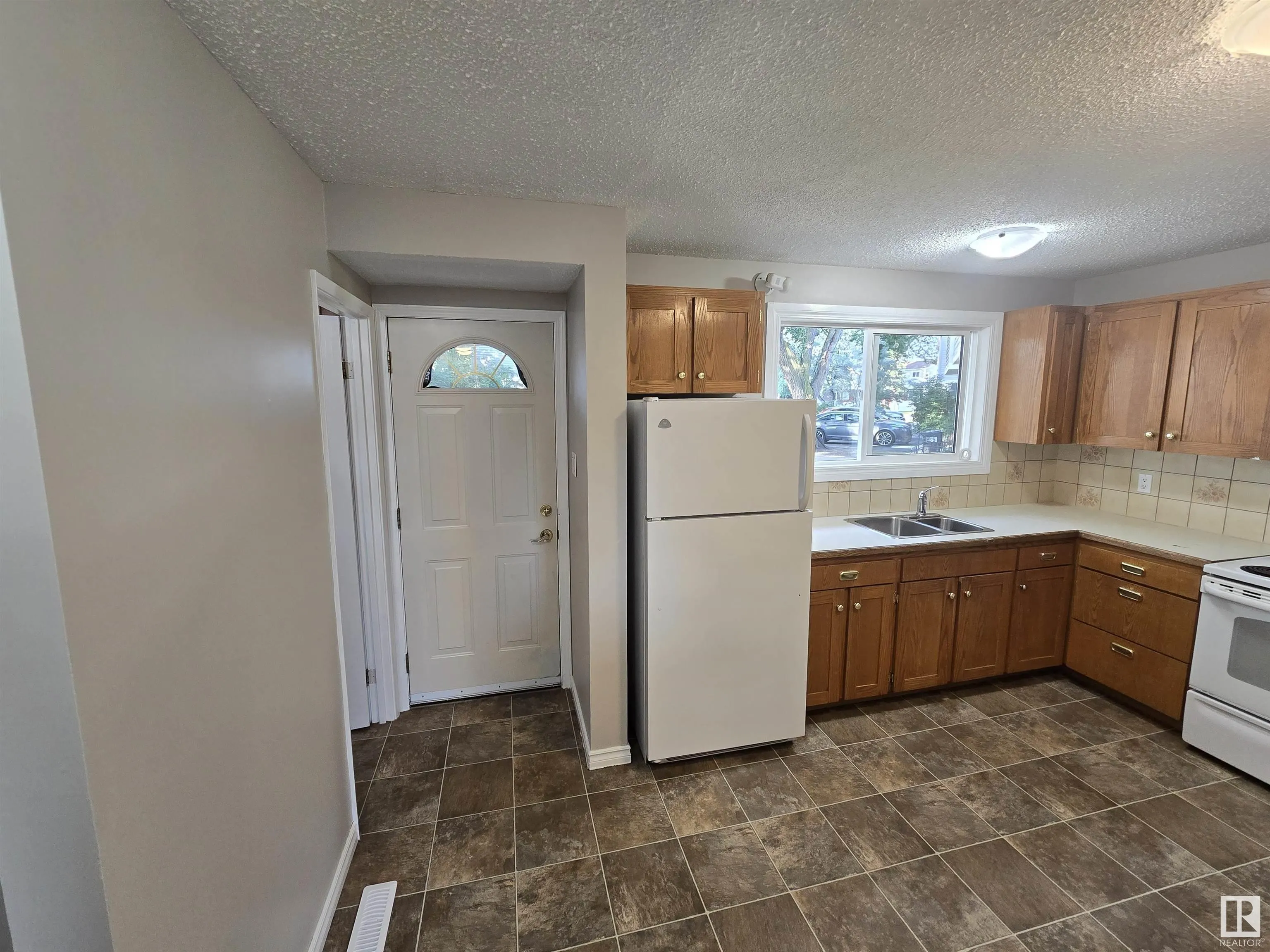 137 Habitat Crescent
