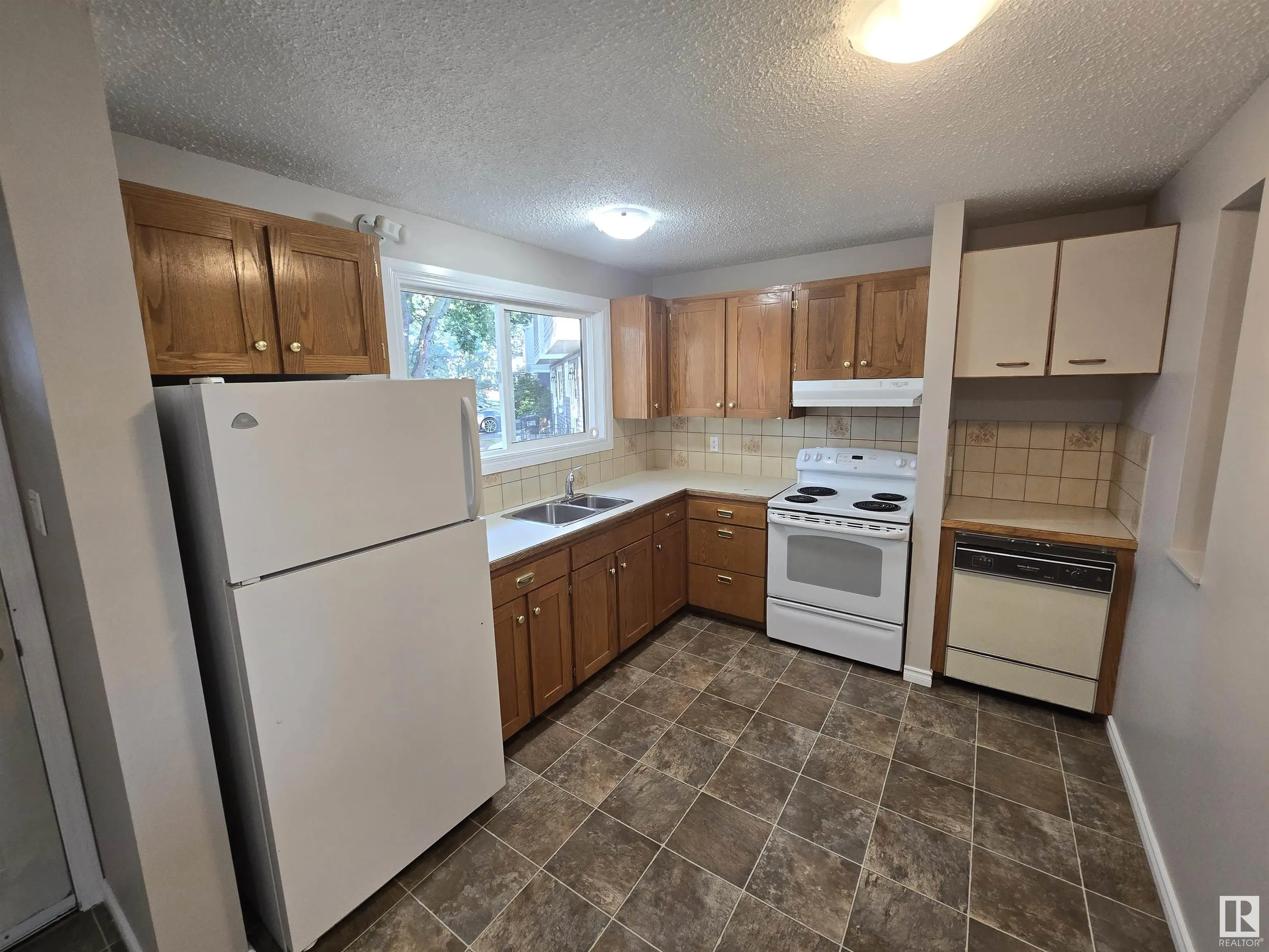 137 Habitat Crescent