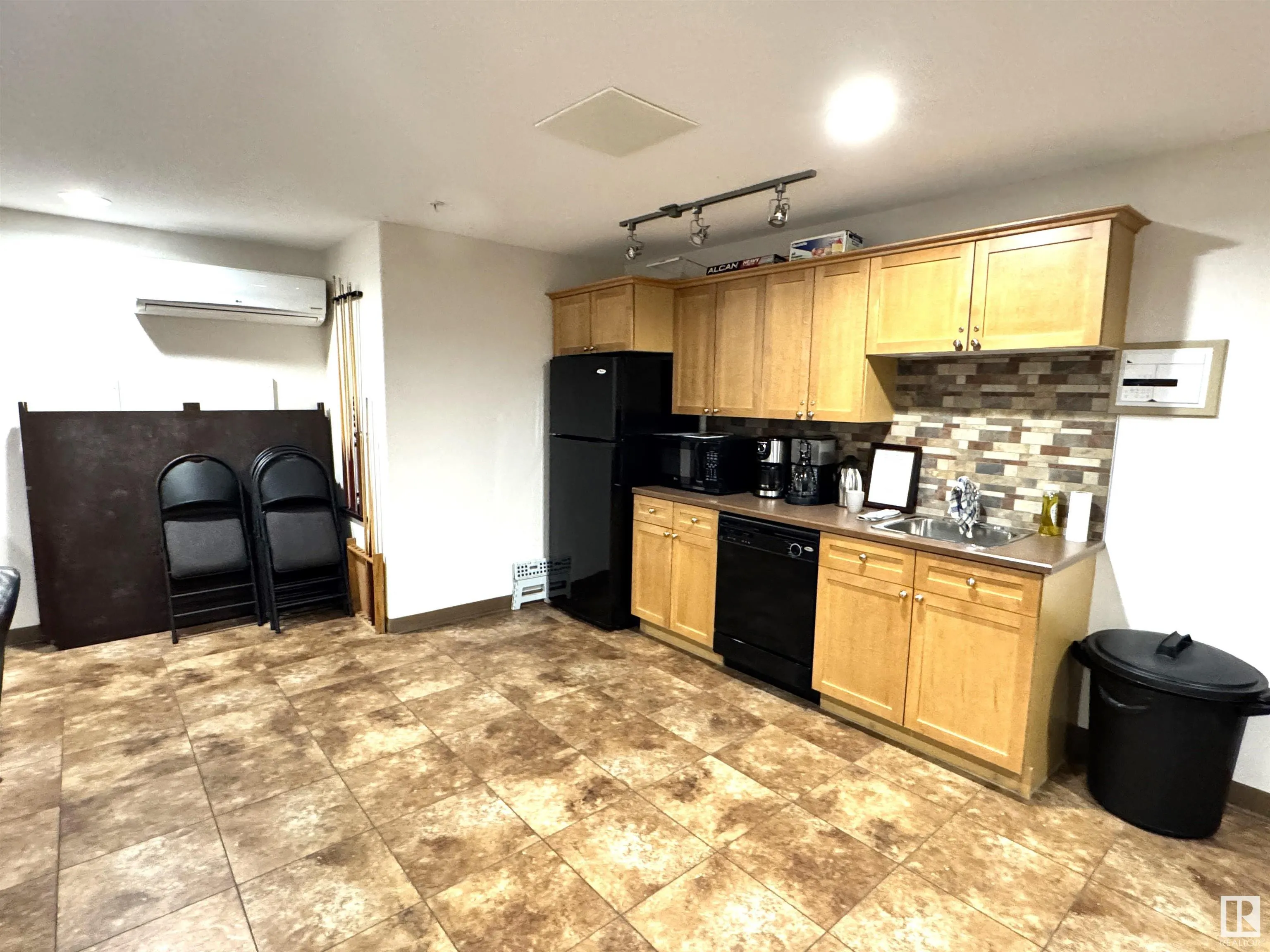 300 PALISADES Way