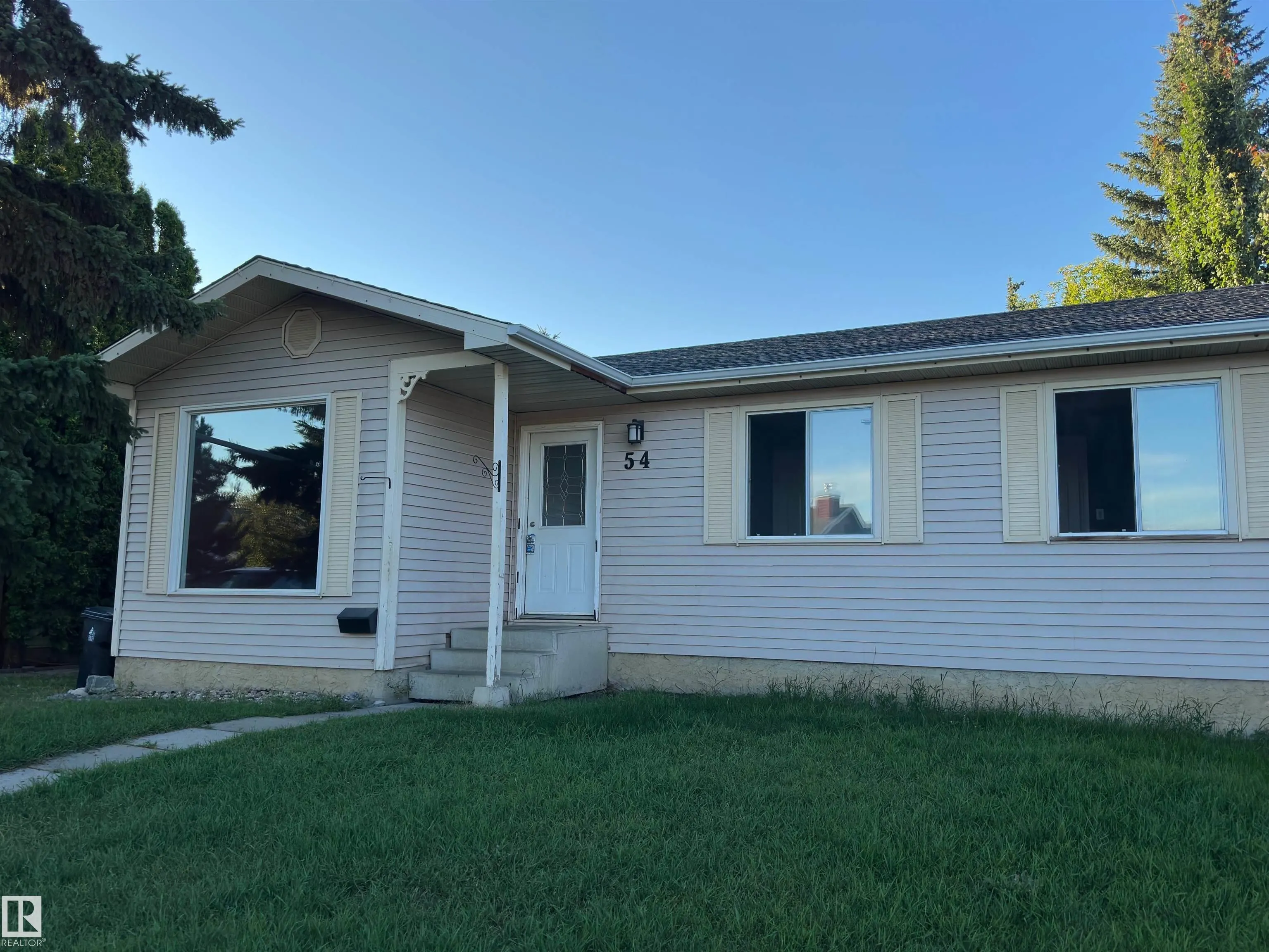 54 MATHIAS Avenue