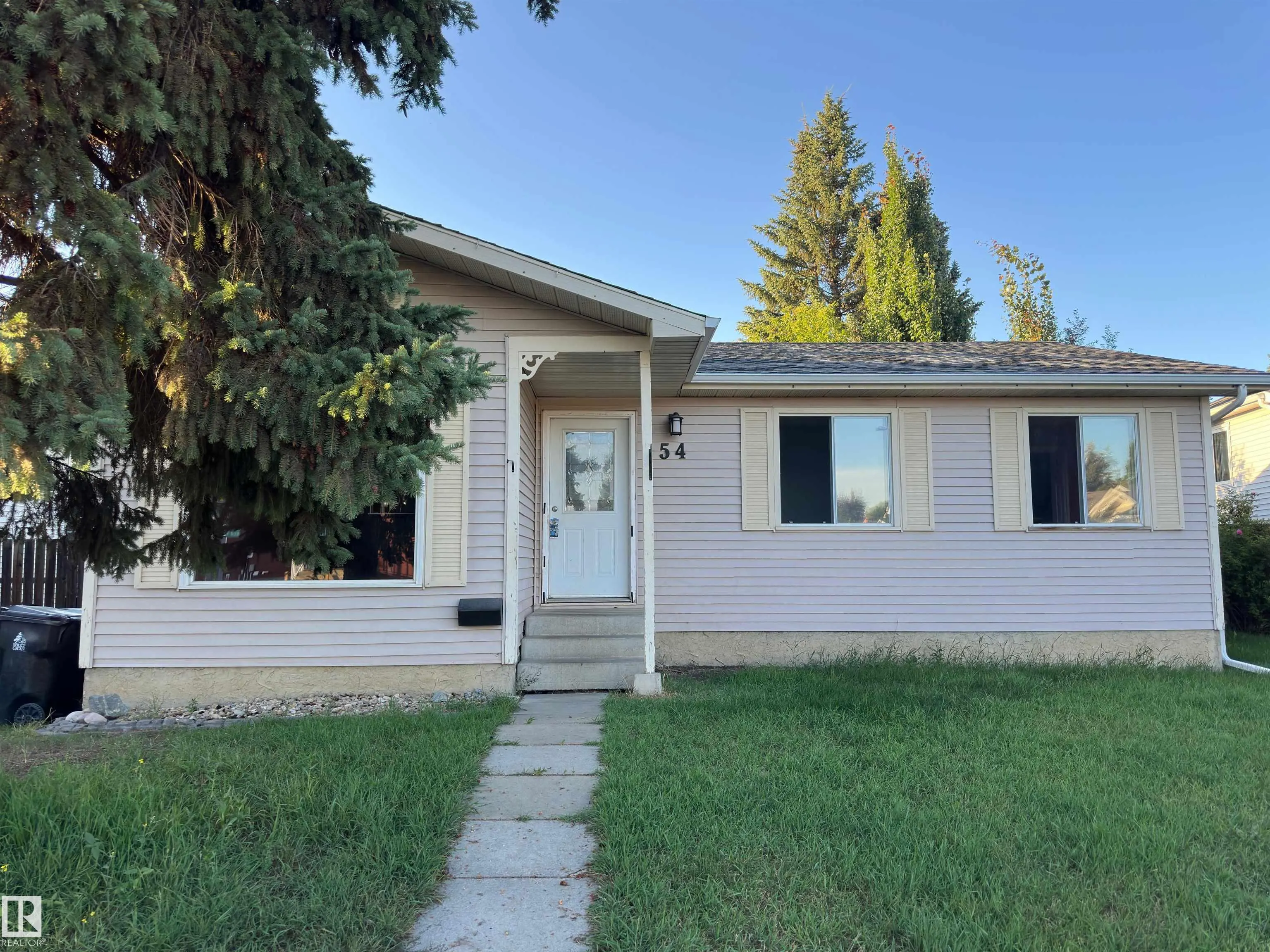 54 MATHIAS Avenue