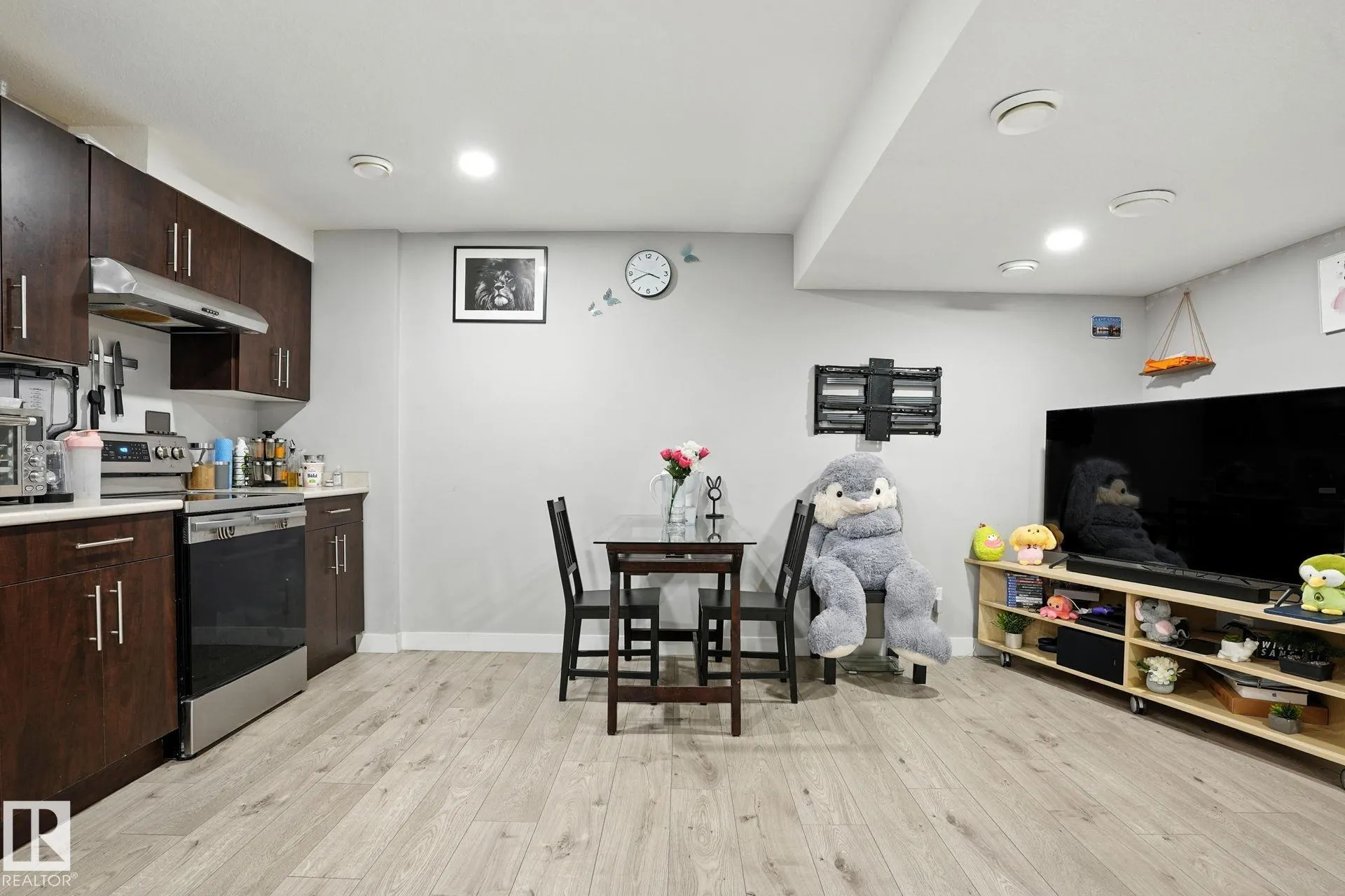1286 DANIELS Crescent