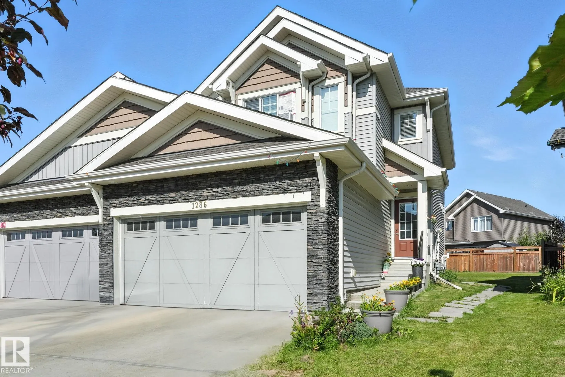 1286 DANIELS Crescent